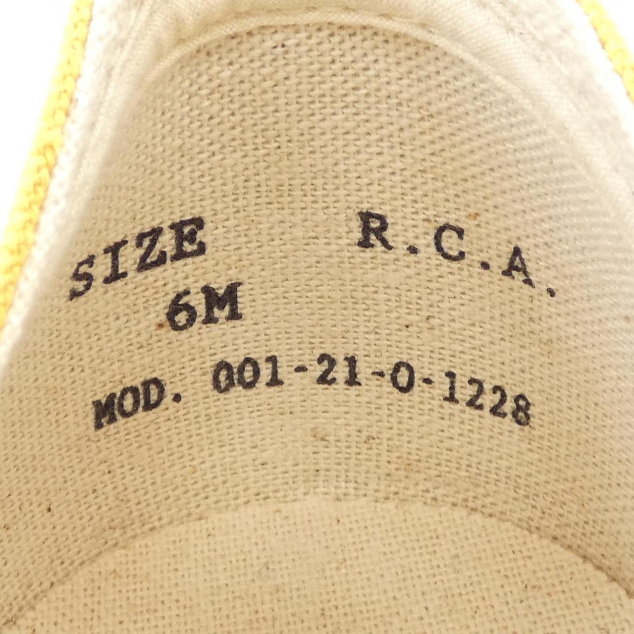 R.C.A. スニーカー