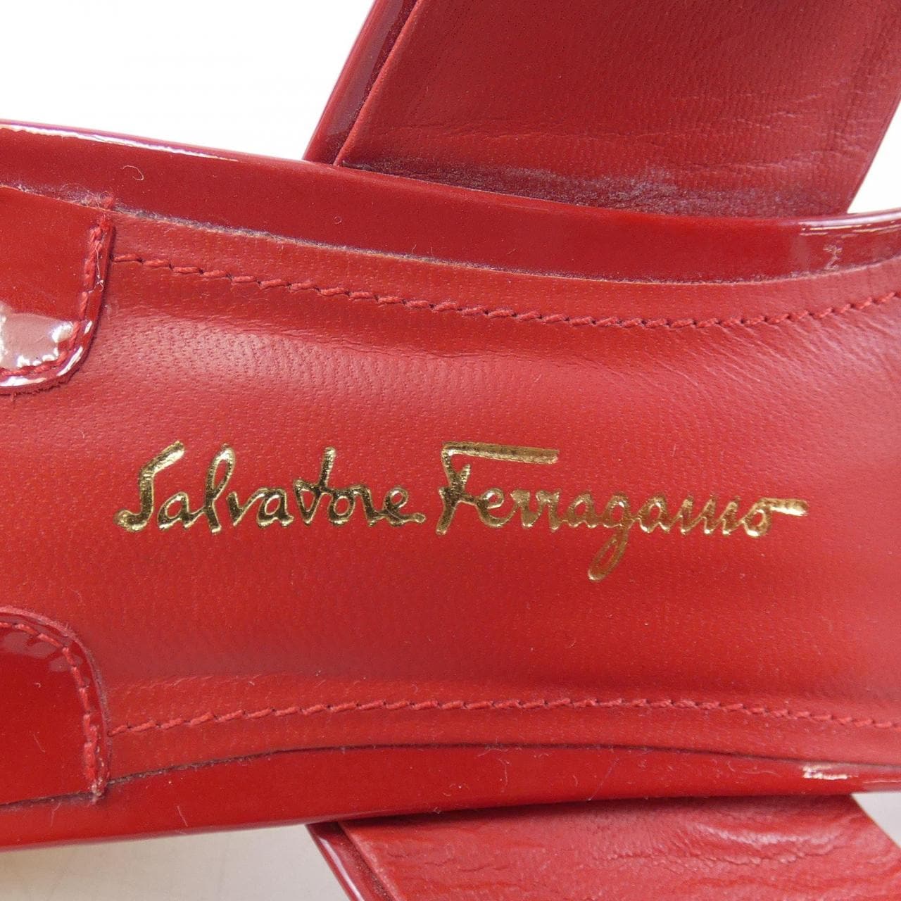 サルヴァトーレフェラガモ SALVATORE FERRAGAMO サンダル