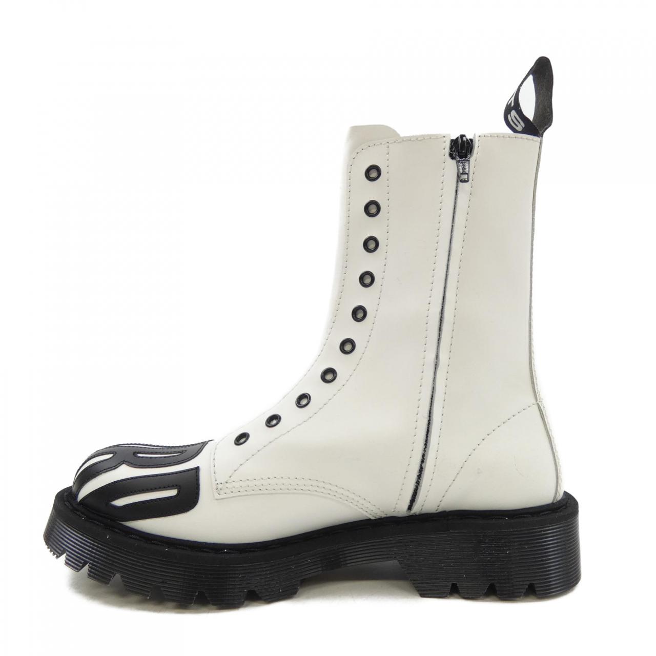 VETEMENTS boots