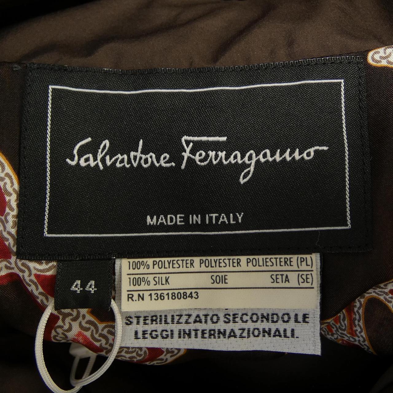 サルヴァトーレフェラガモ SALVATORE FERRAGAMO ダウンジャケット