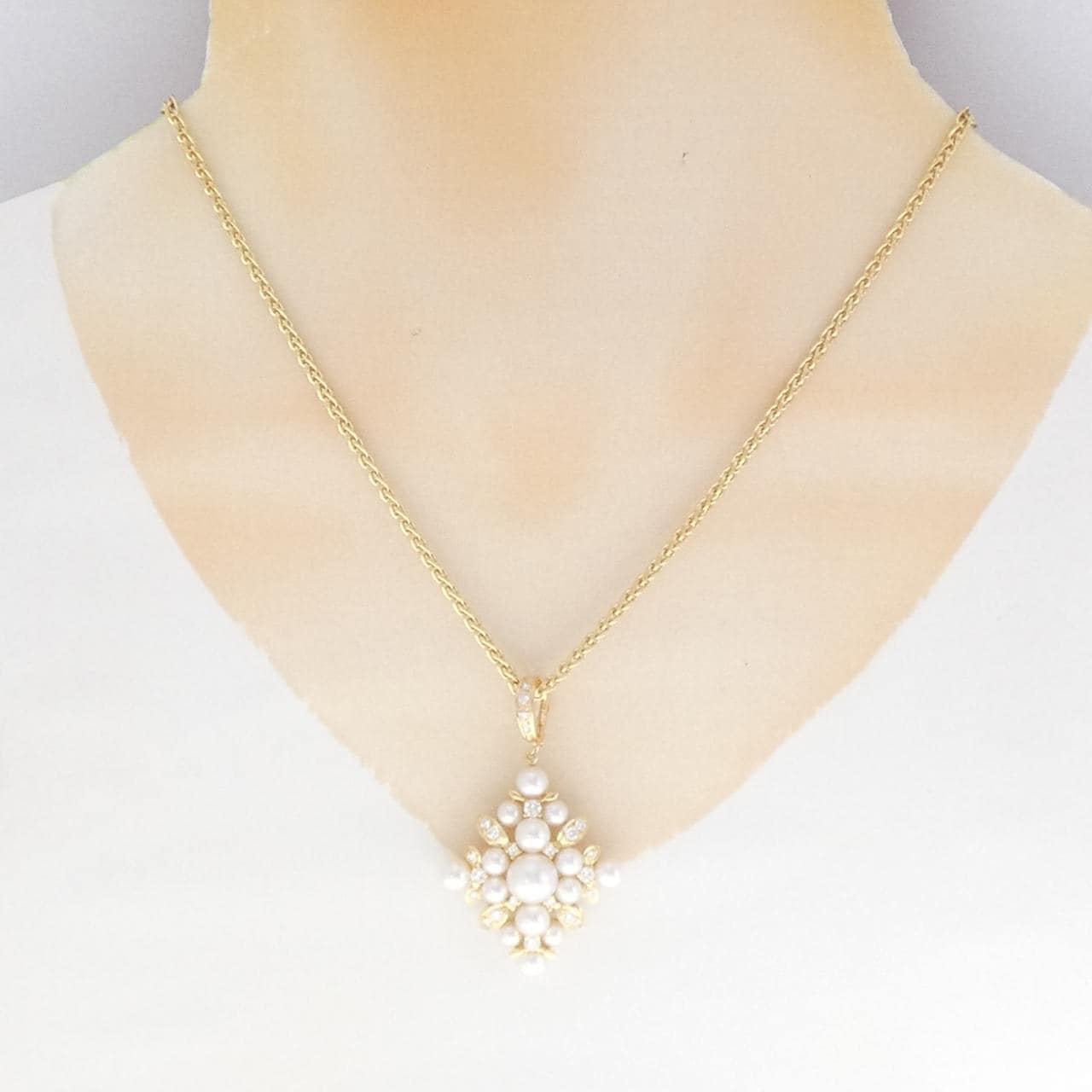 MIKIMOTO Akoya pearl necklace