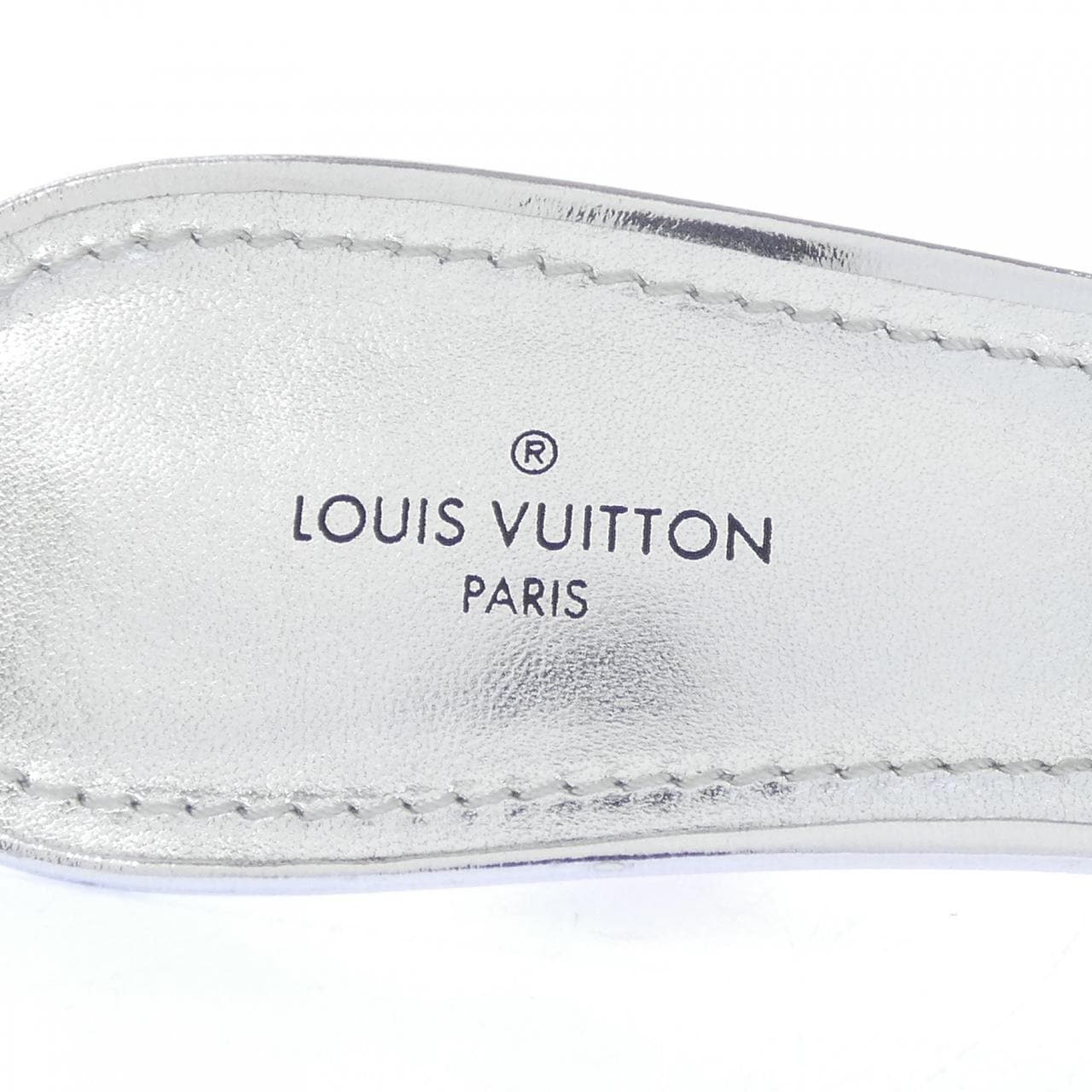 ルイヴィトン LOUIS VUITTON モノグラムエンボス リバイバルライン サンダル