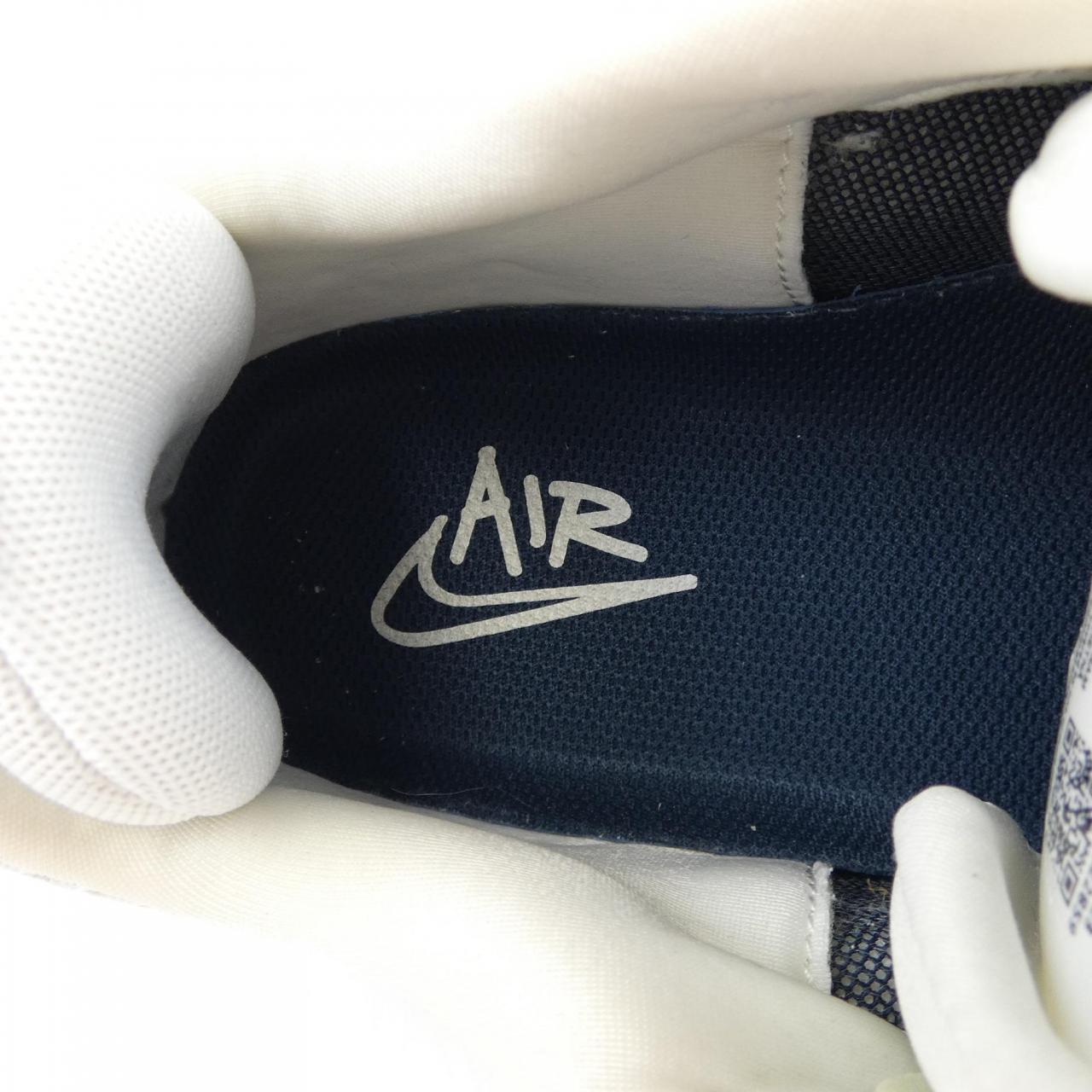 ナイキ NIKE スニーカー
