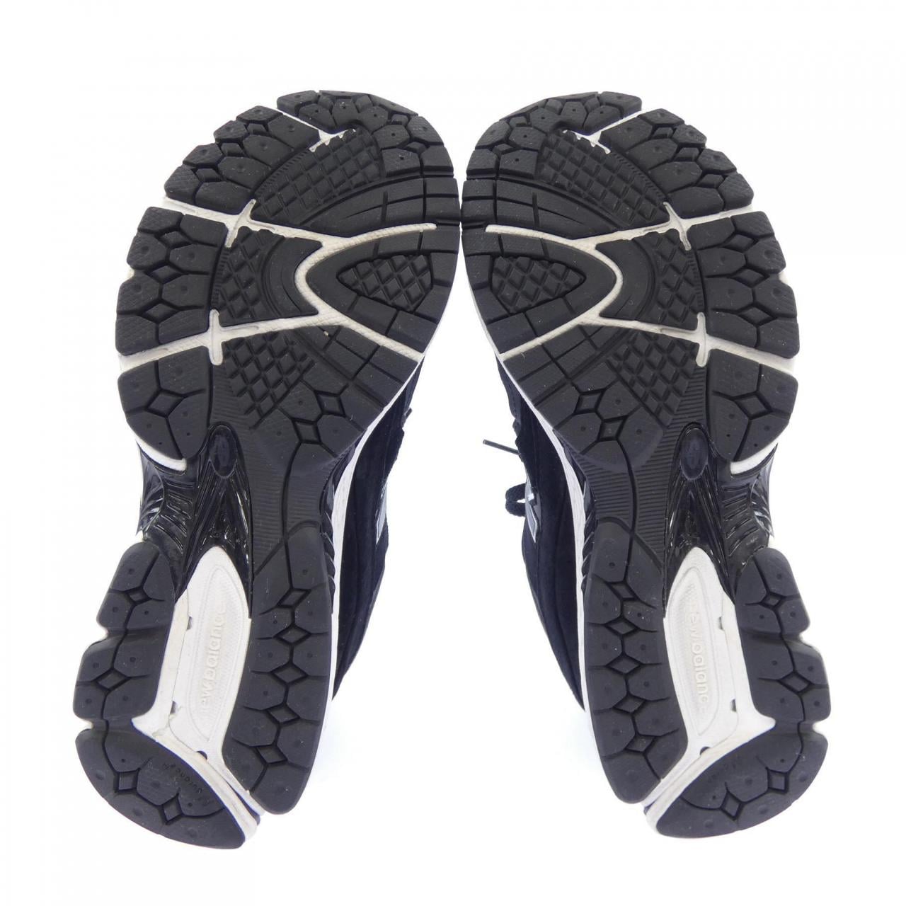 ニューバランス NEW BALANCE M2002RBK スニーカー