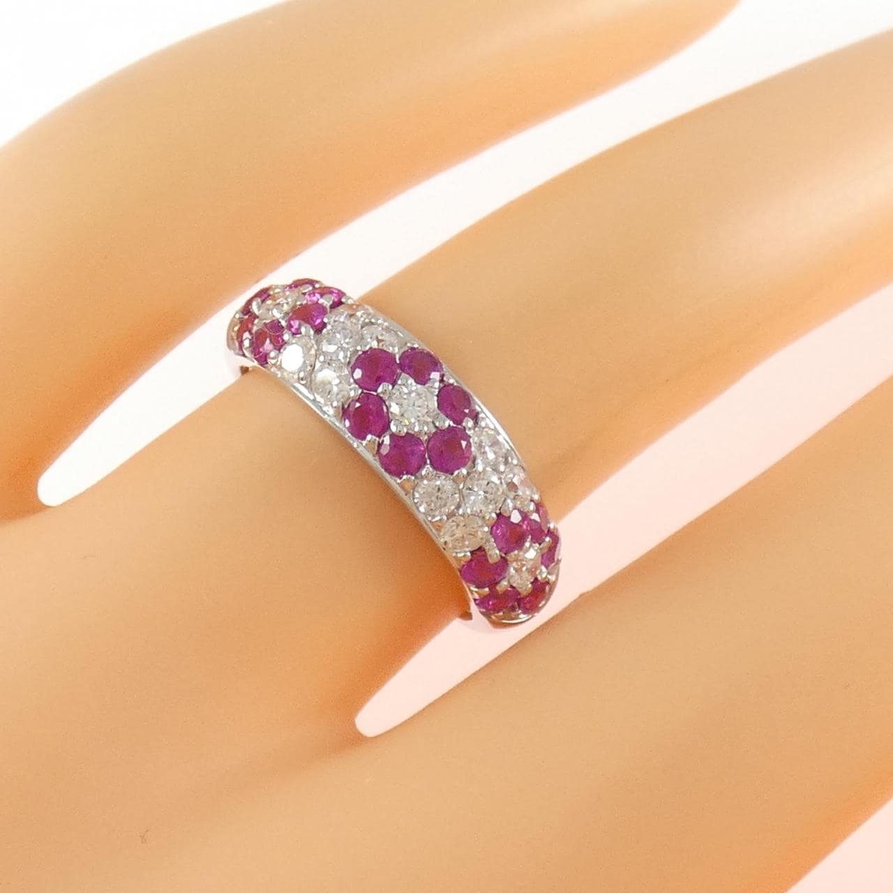 K18WG フラワー ルビー リング 0.78CT