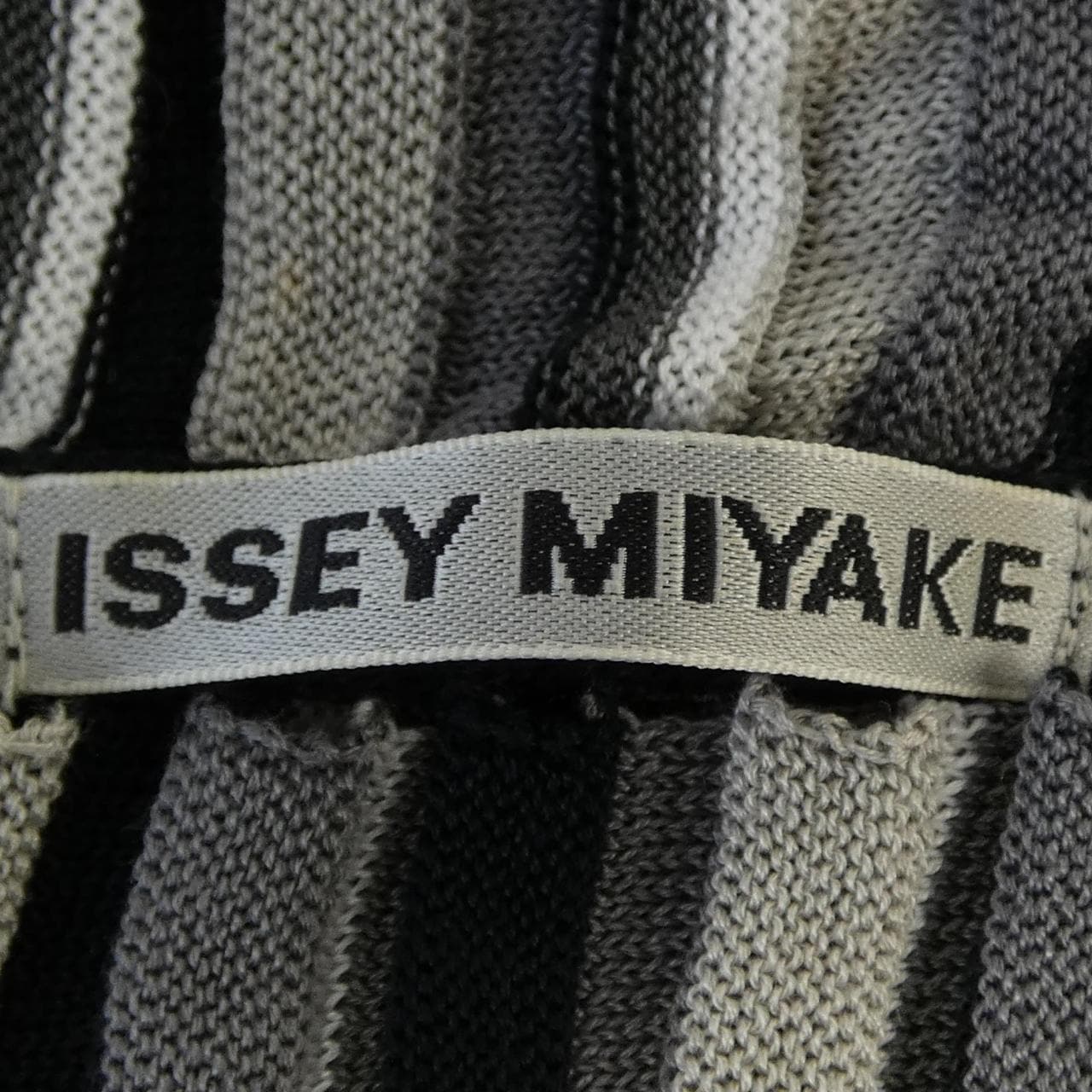 イッセイミヤケ ISSEY MIYAKE トップス