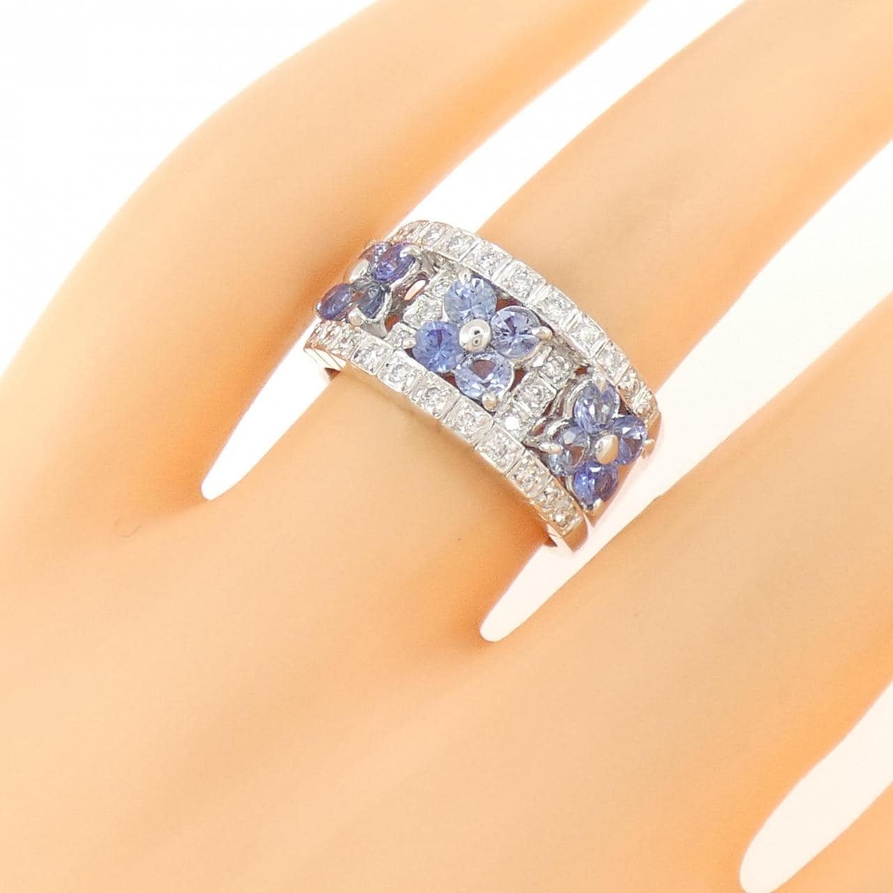 750WG フラワー サファイヤ リング 1.41CT