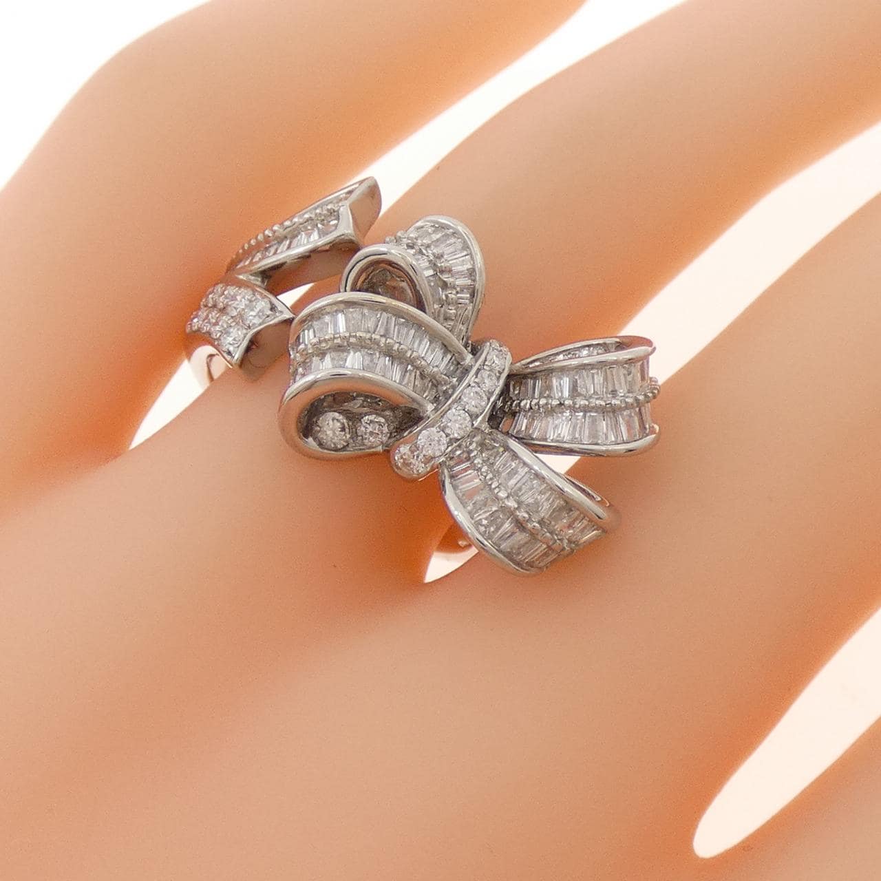 K18WG リボン ダイヤモンド リング 0.95CT