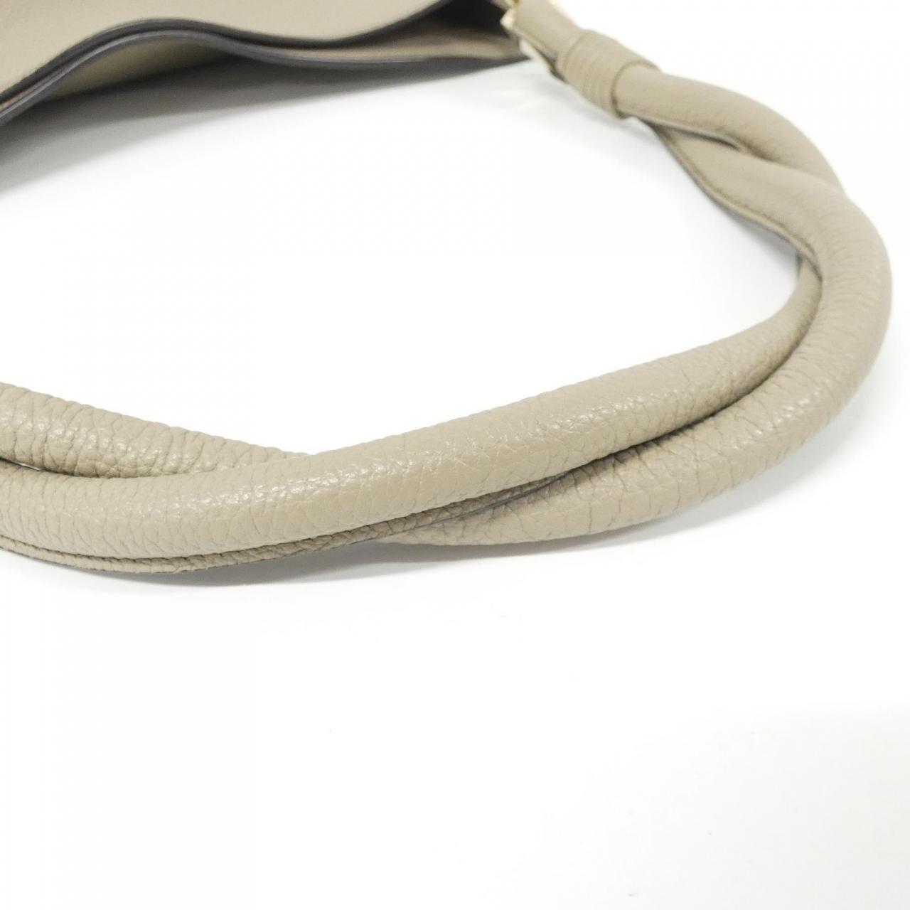 サルヴァトーレフェラガモ 21 I392 ショルダーバッグ