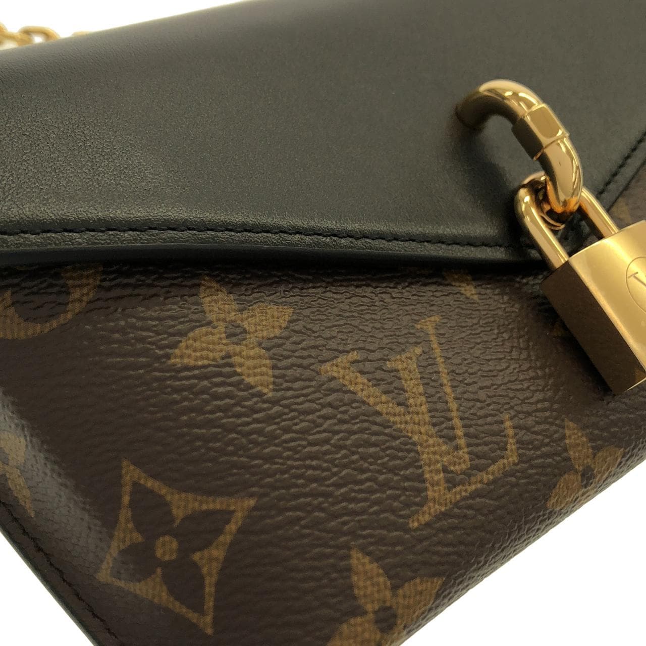ルイヴィトン モノグラム パドロック オンストラップ M80559 ショルダーバッグ