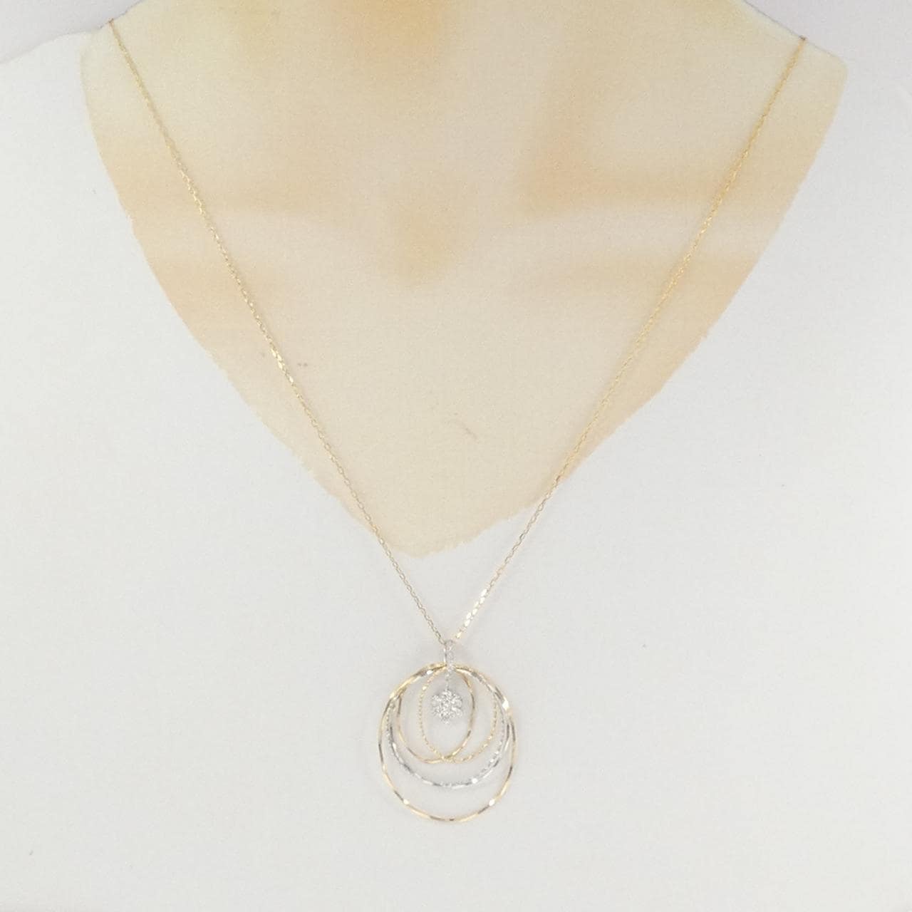 K18YG/K18WG フラワー ダイヤモンド ネックレス 0.25CT