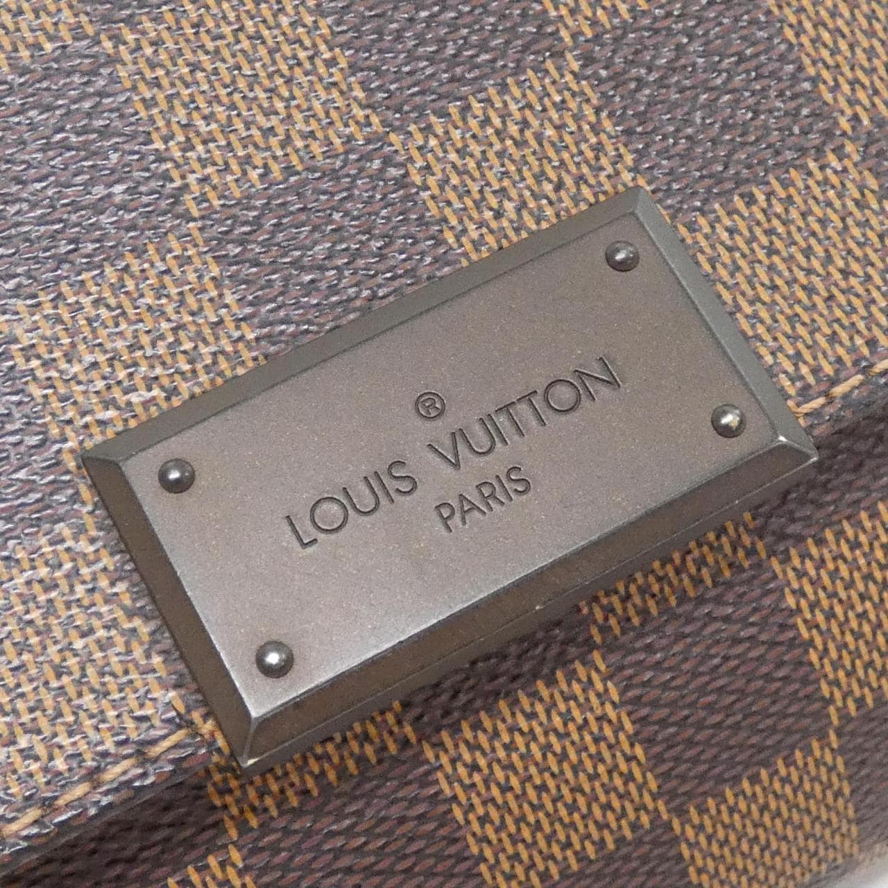 LOUIS VUITTON Damier District PM N41213 單肩包