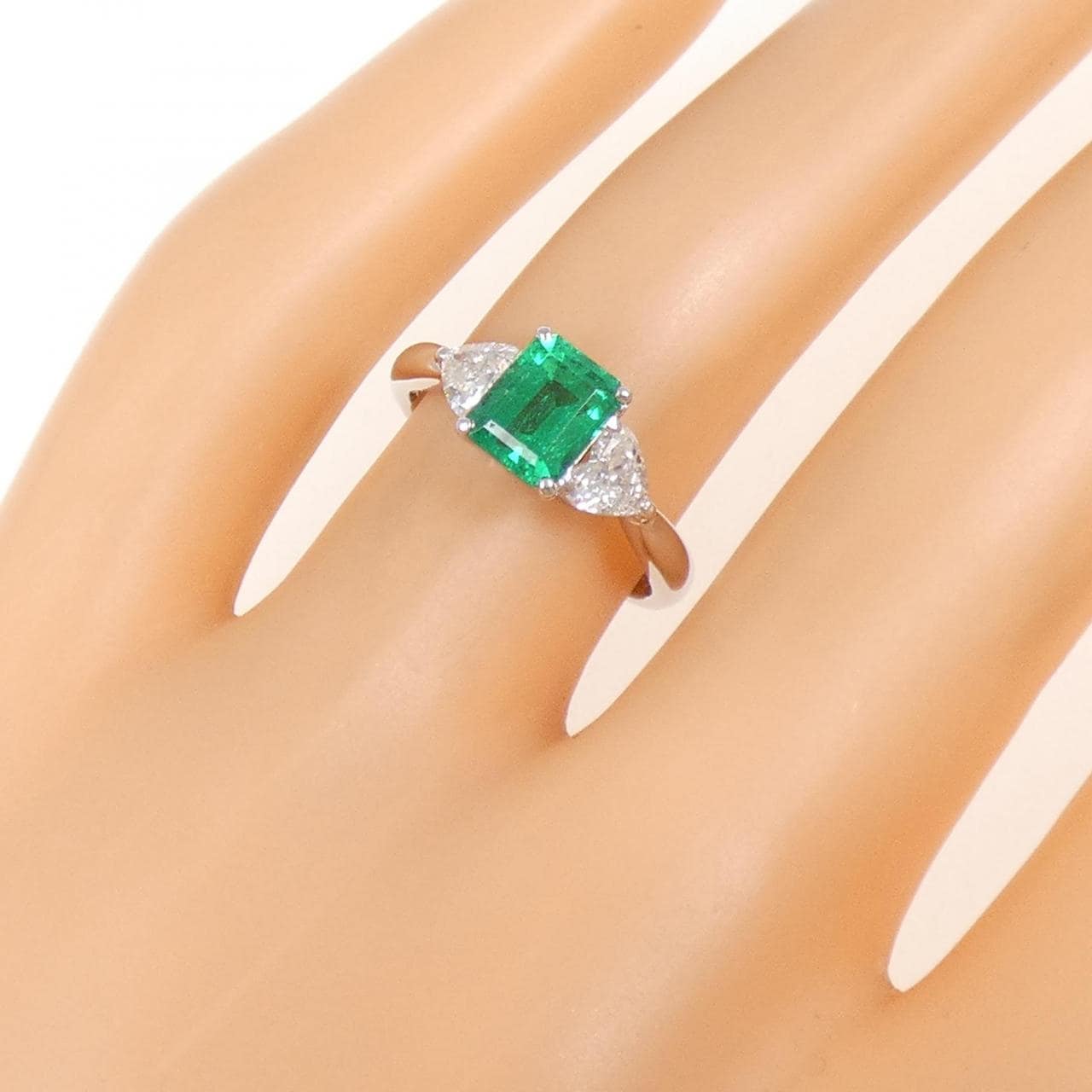 PT900 エメラルド リング 0.93CT