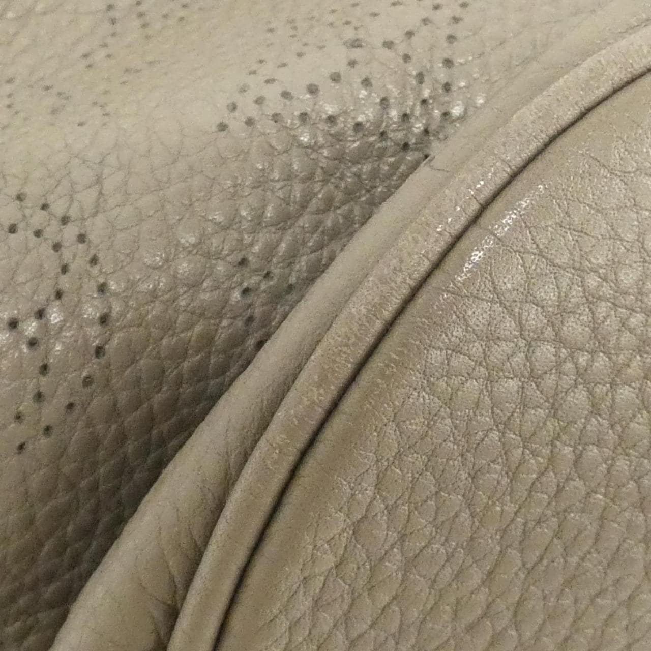 ルイヴィトン マヒナ XL M93119 ショルダーバッグ