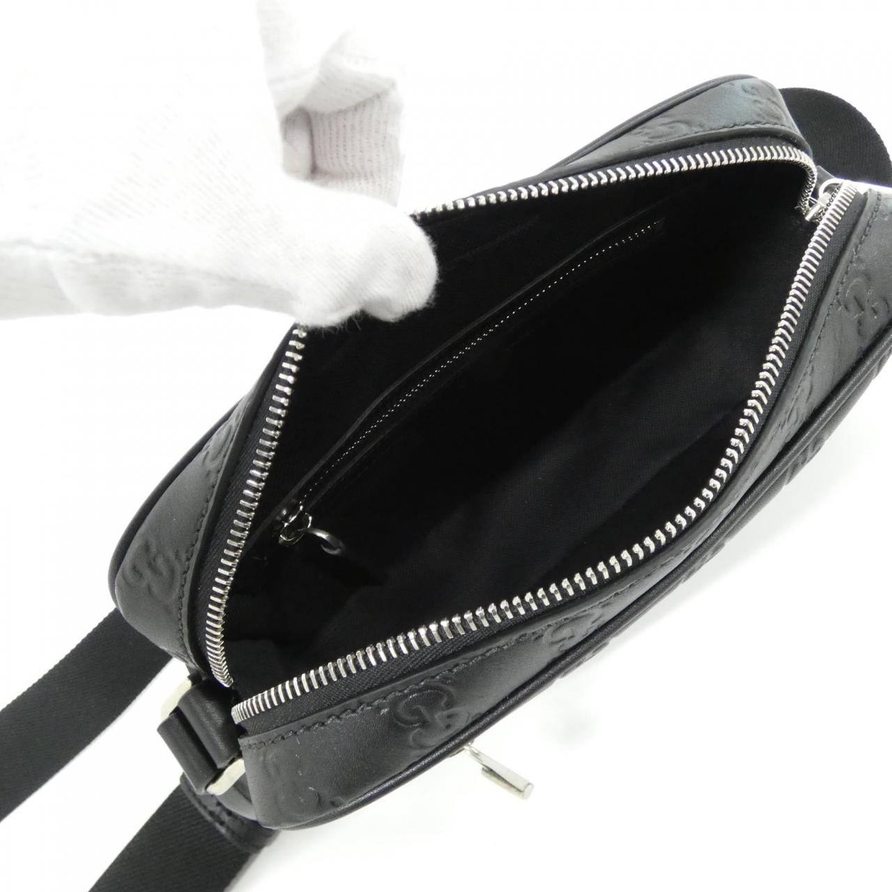 【新品】グッチ GG EMBLEM 850242 AAFOM ショルダーバッグ