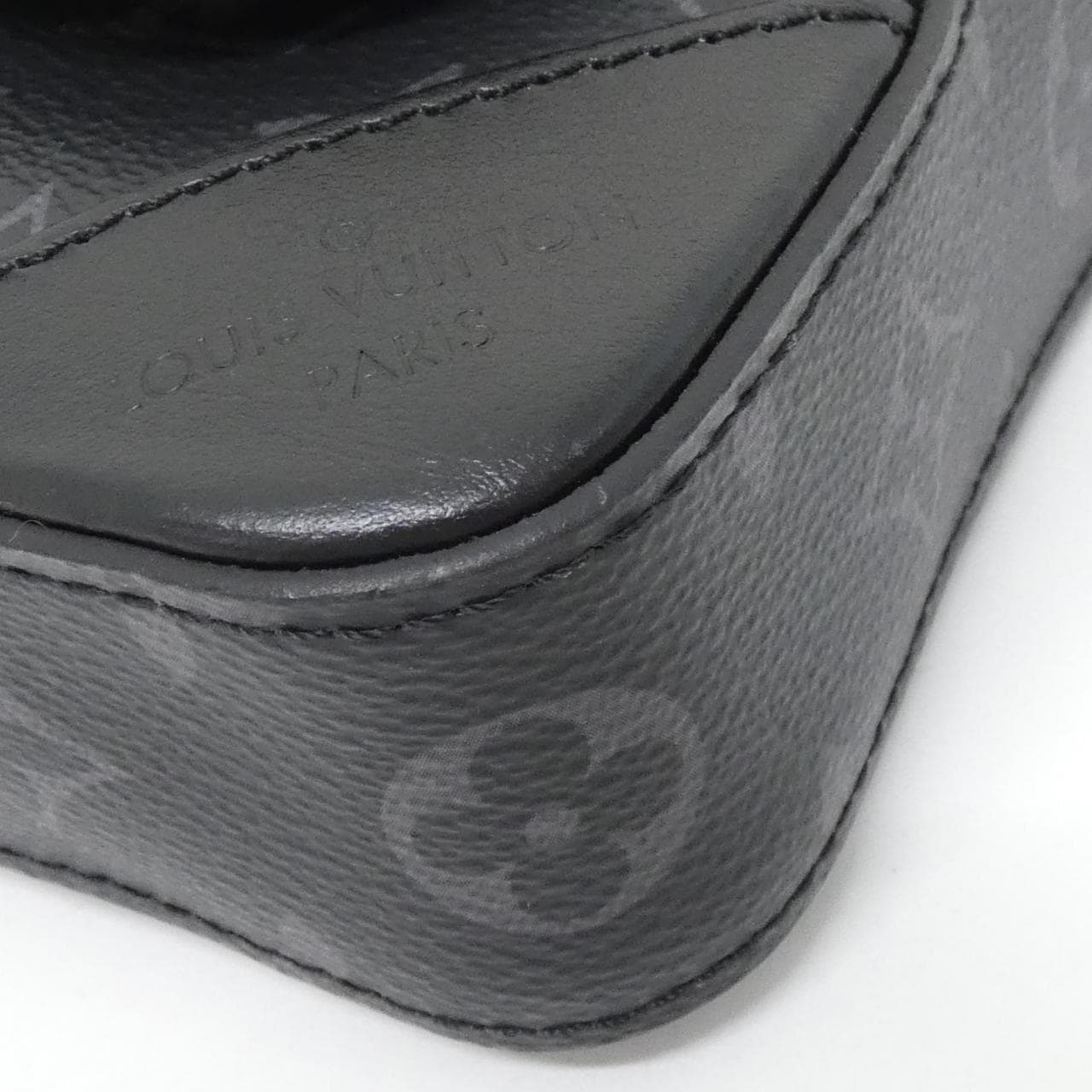 LOUIS VUITTON Monogram Eclipse Reverse Trio 郵差包 M69443 單肩包