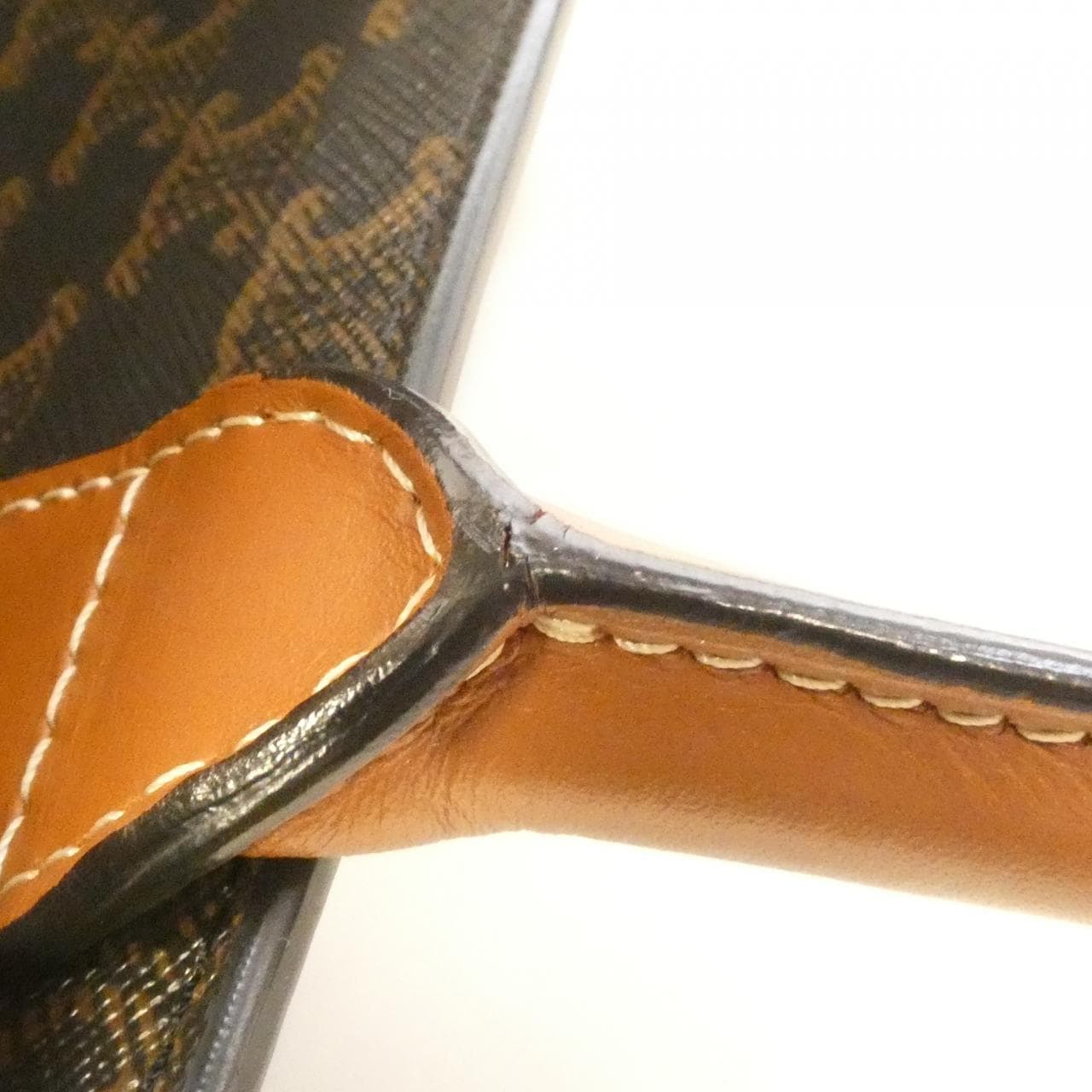 セリーヌ スモール バーティカル カバ 191542BZK バッグ