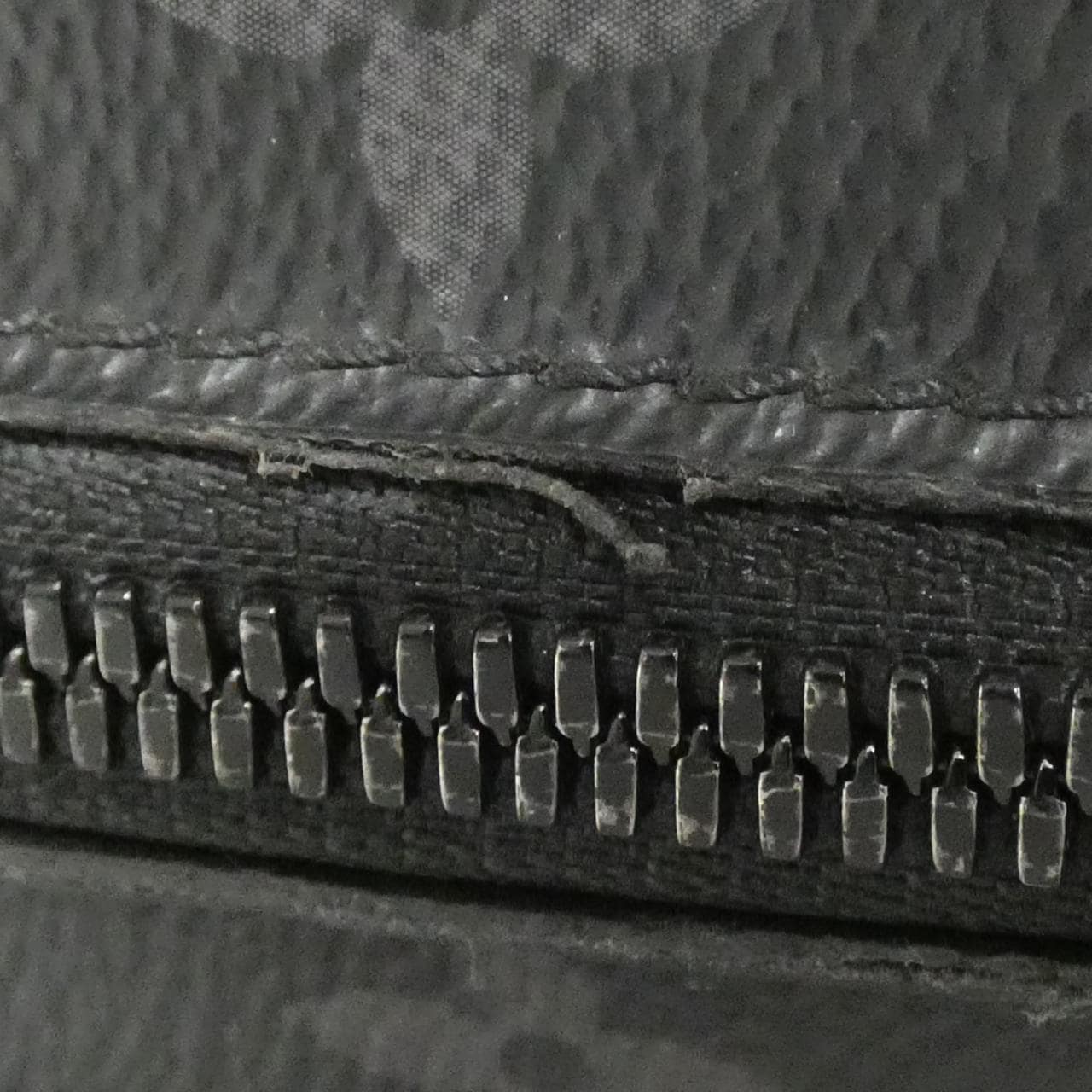 ルイヴィトン モノグラム エクリプス ソフトトランク M44730 ショルダーバッグ