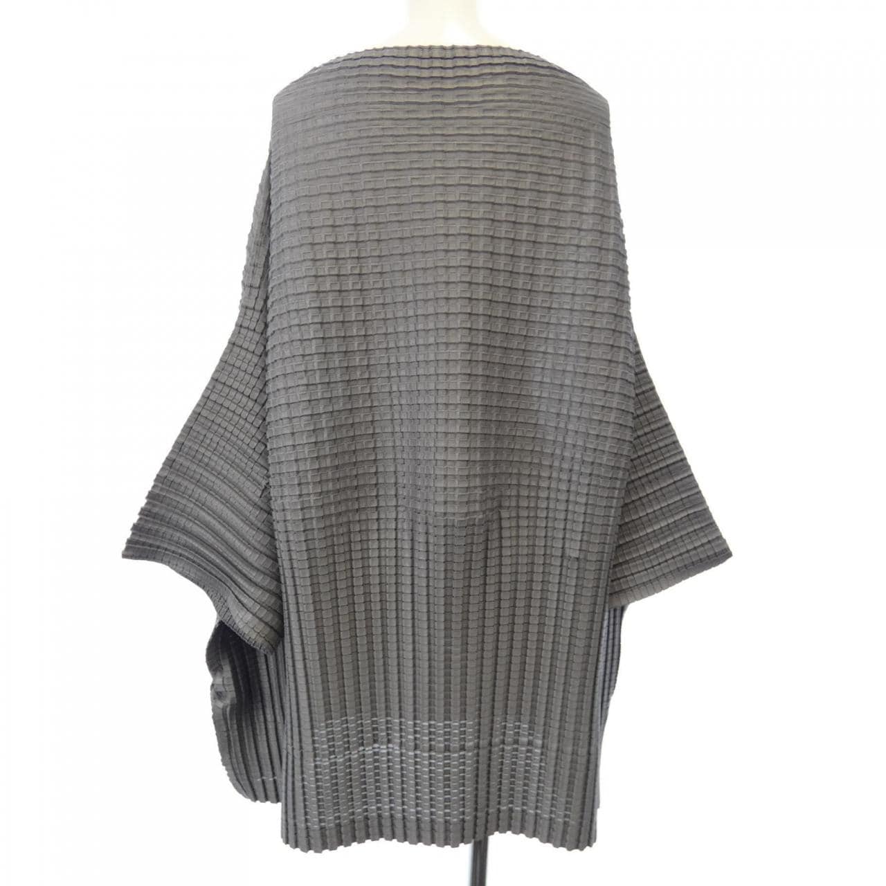 百褶PLEATS PLEASE上衣