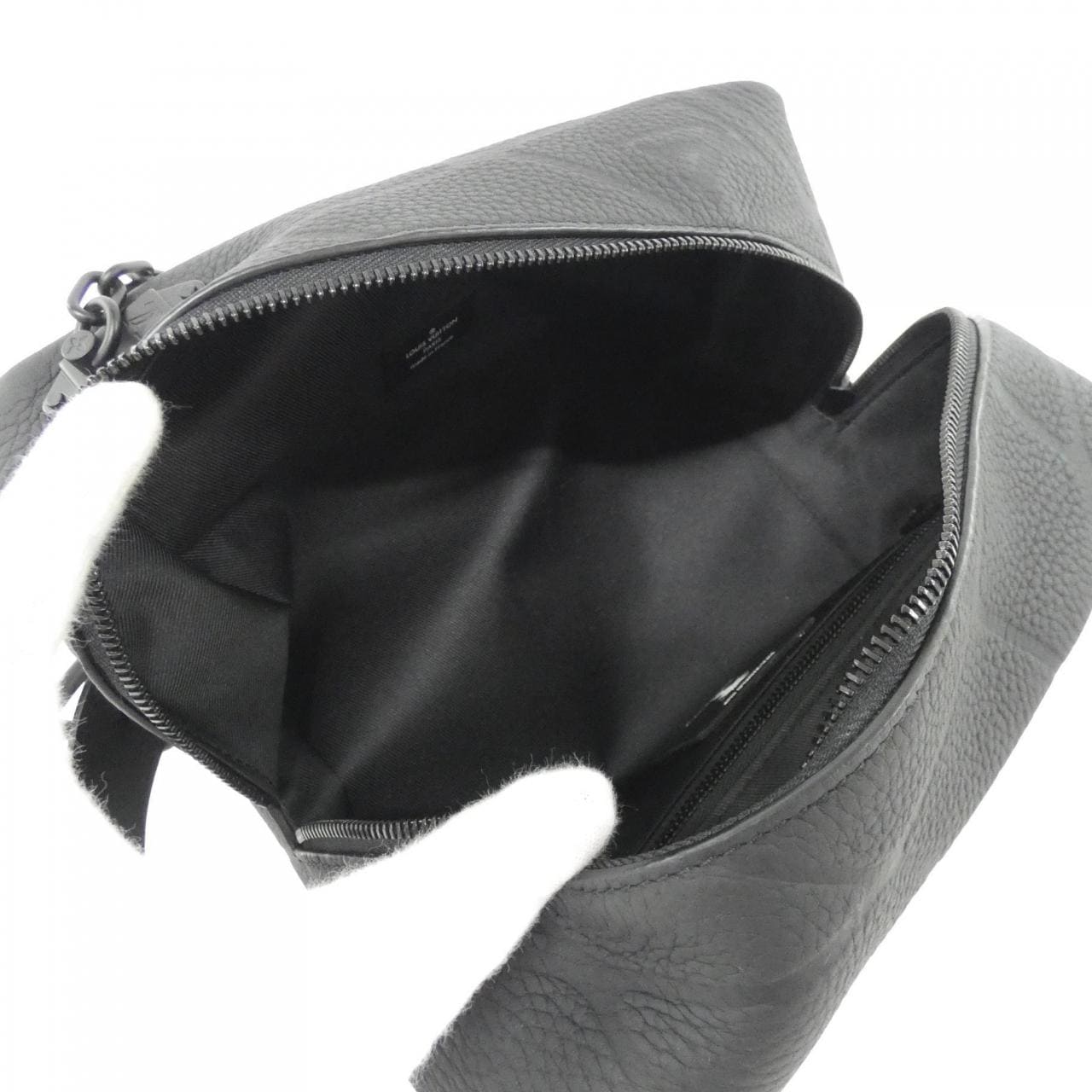 LOUIS VUITTON LVxFIFA 斗篷 Dop 套件 M81849 手袋