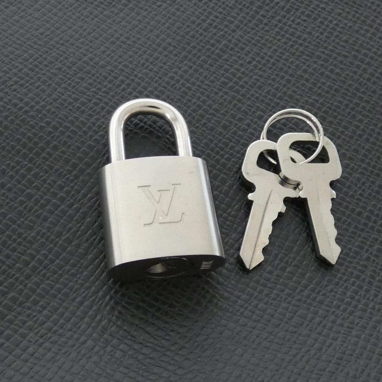 ルイヴィトン タイガ リポーター M30152 ショルダーバッグ