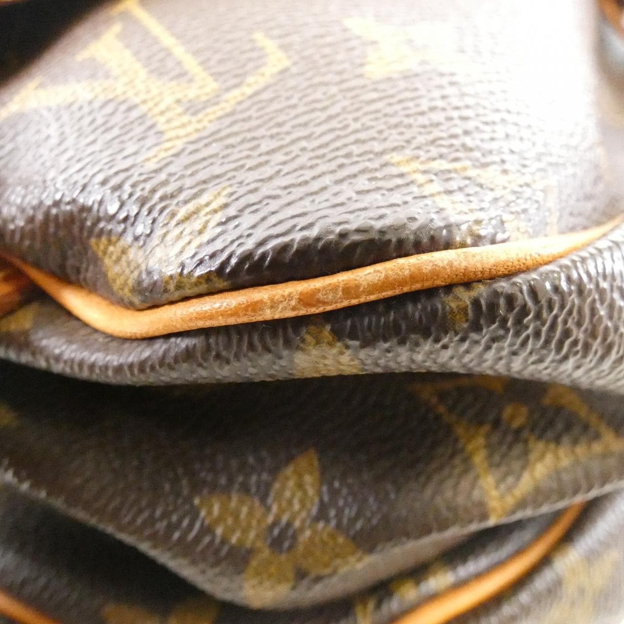 ルイヴィトン モノグラム ソミュール 30cm M42256 ショルダーバッグ