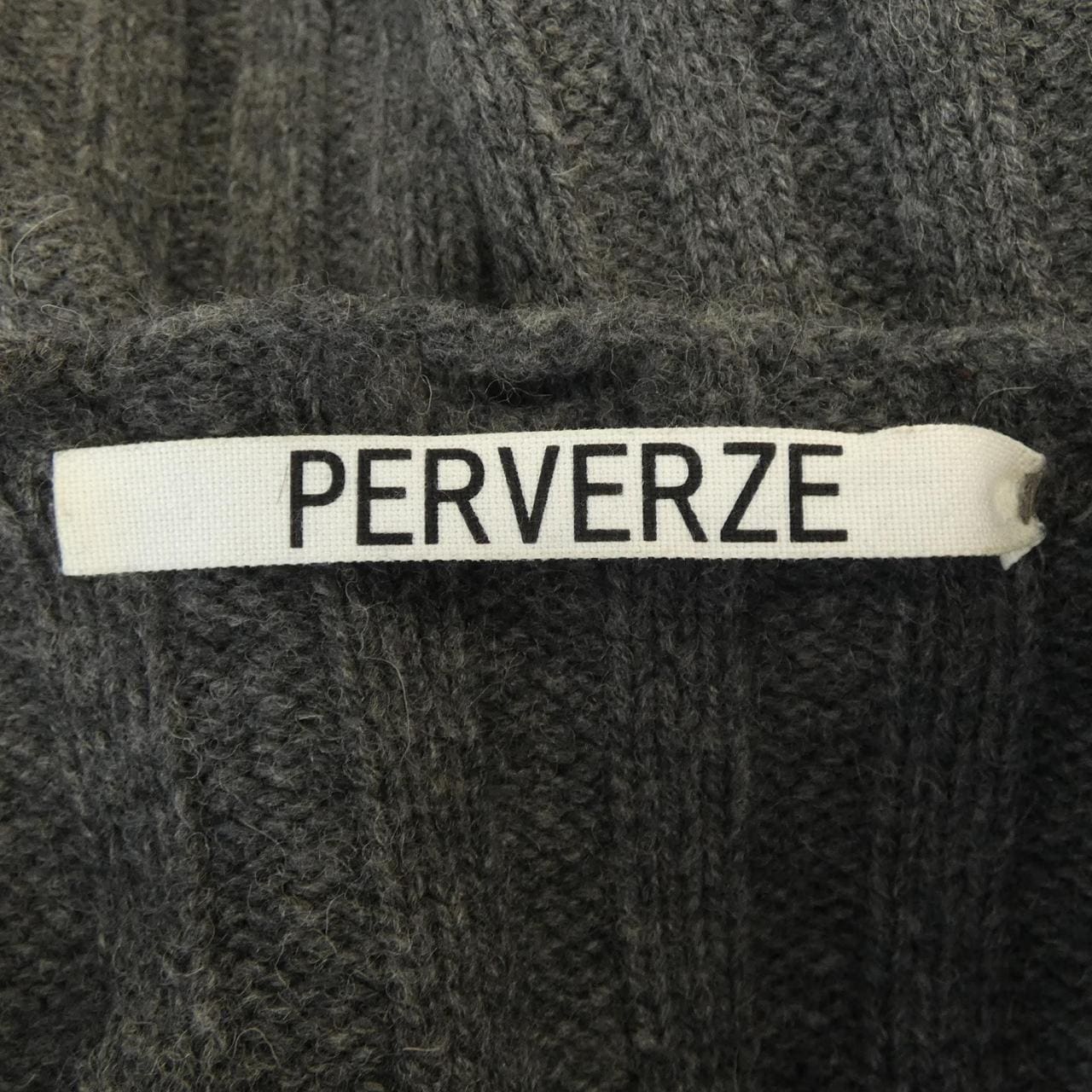 PERVERZE ニット