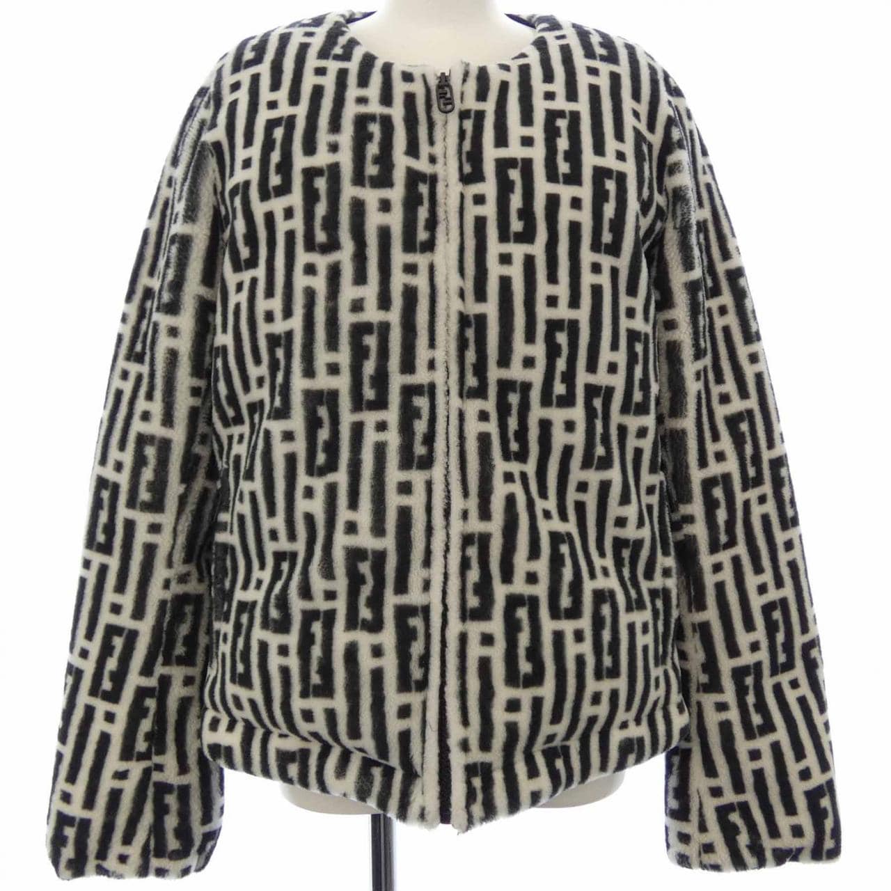 フェンディ FENDI FM5362 ANUQ ダウンジャケット