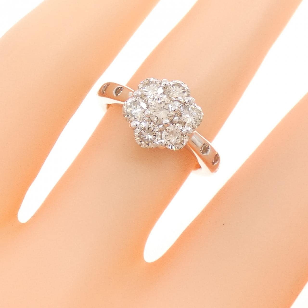 K18WG フラワー ダイヤモンド リング 1.00CT