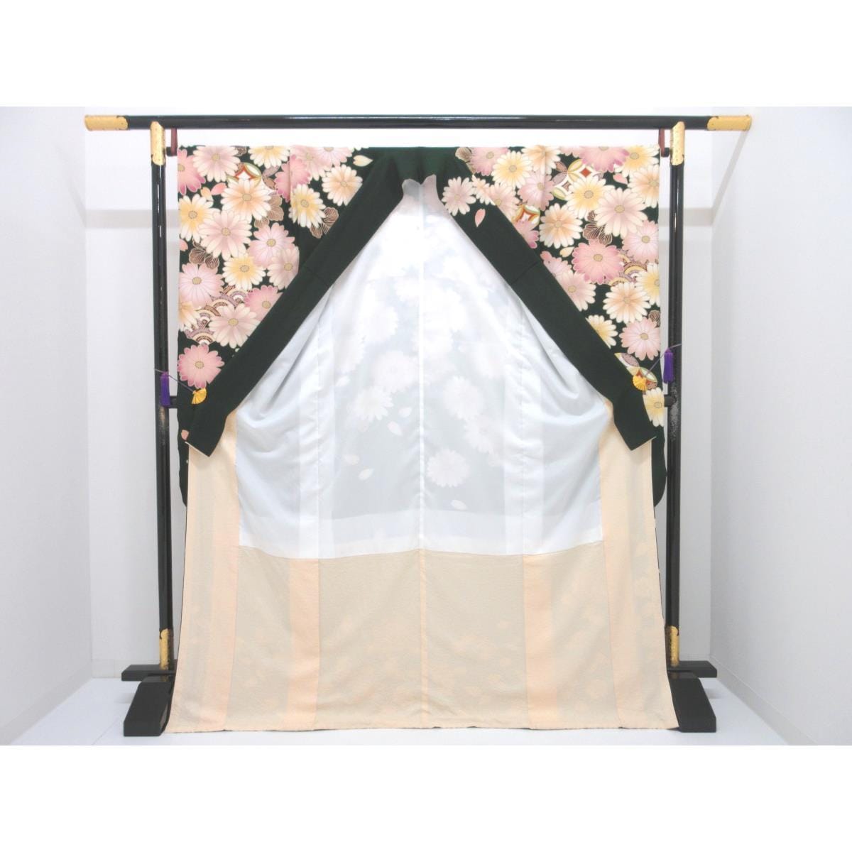 振袖　友禅金彩加工　刺繍入り