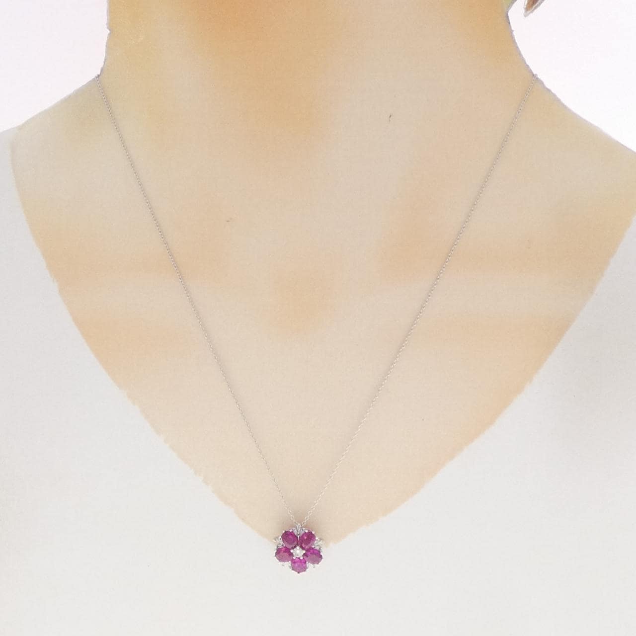 K18WG フラワー ルビー ネックレス 1.75CT