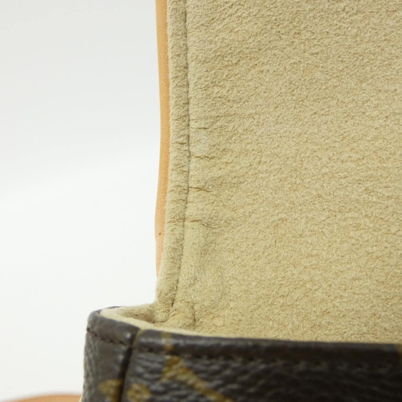 LOUIS VUITTON Monogram Pochette Cancun M60018 包