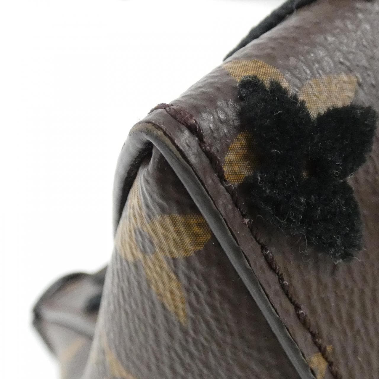 ルイヴィトン モノグラム タフタージュ トリアングル メッセンジャー M45070 ショルダーバッグ