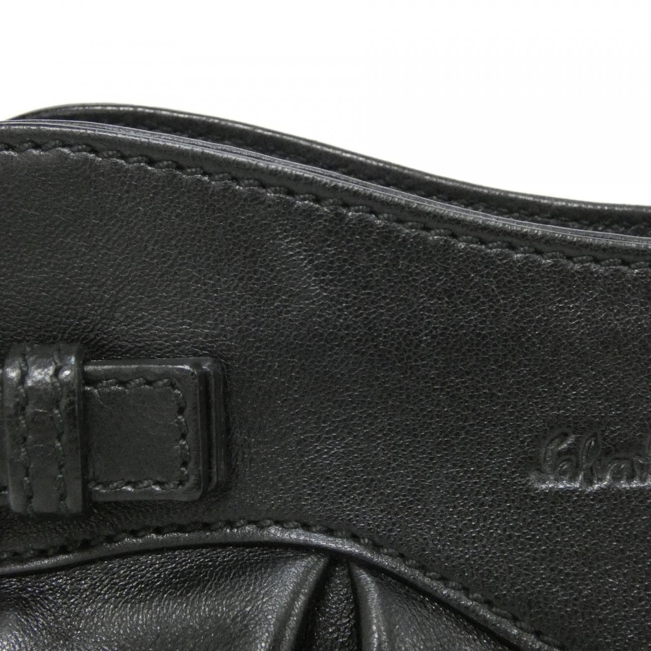 サルヴァトーレフェラガモ 21 A855 ショルダーバッグ