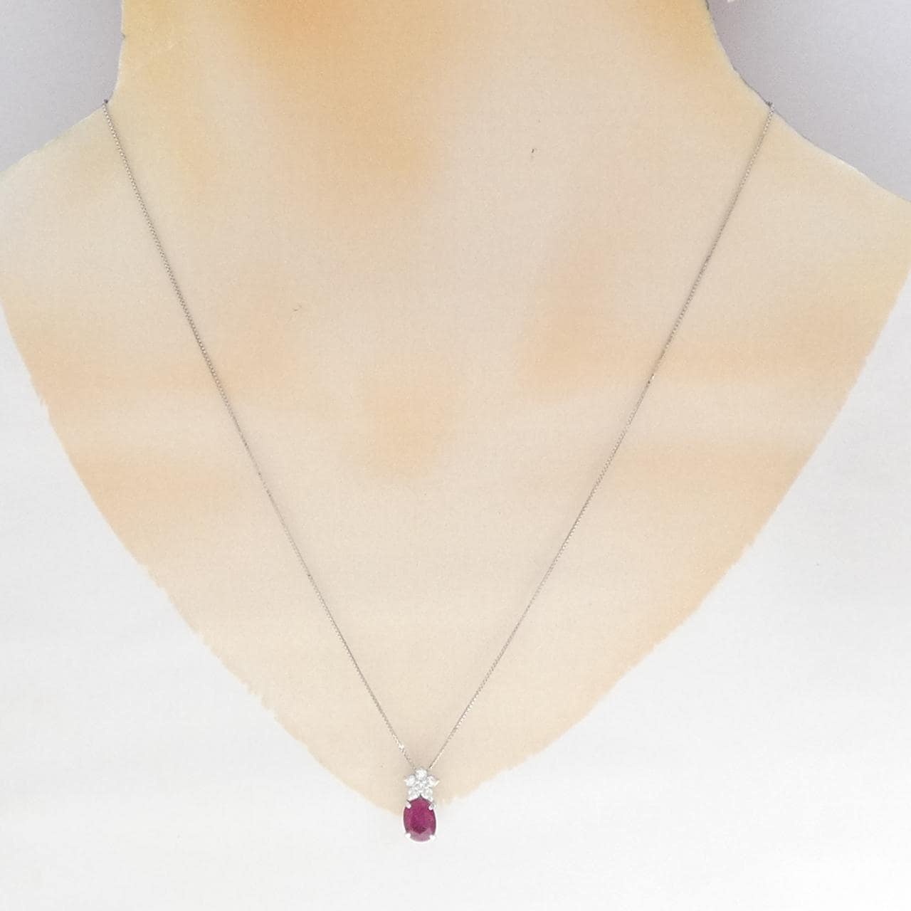 K18WG フラワー ルビー ネックレス 1.11CT