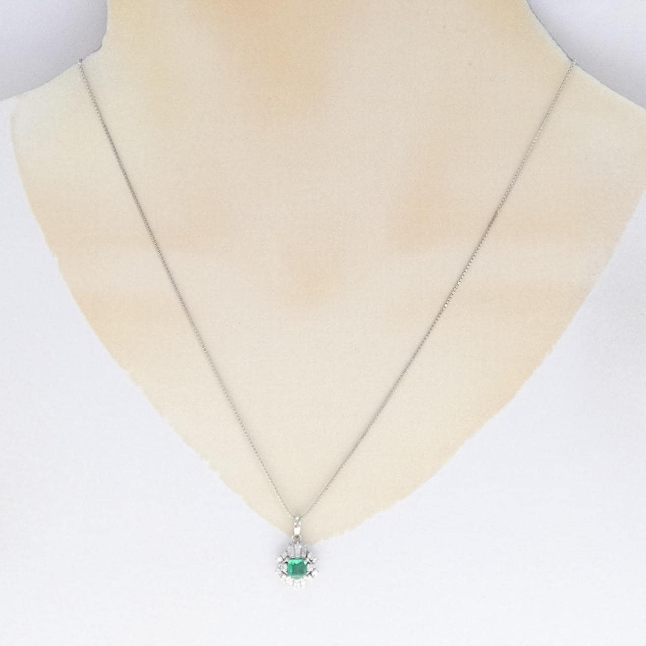 PT900/PT850 エメラルド ネックレス 0.58CT