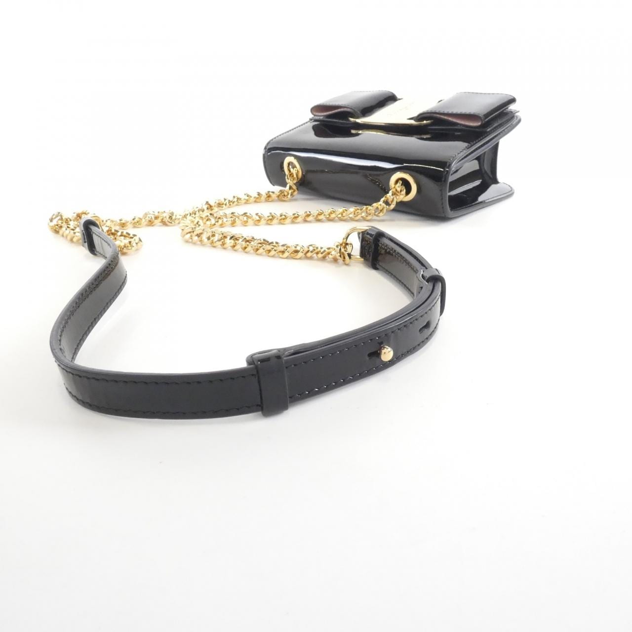 サルヴァトーレフェラガモ 21 G965 ショルダーバッグ