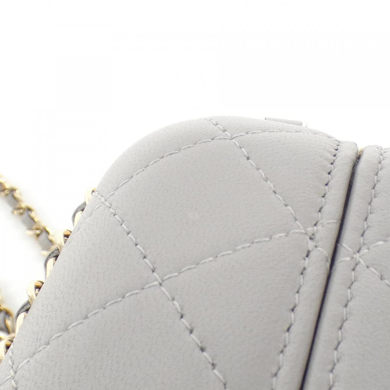 CHANEL shoulder bag