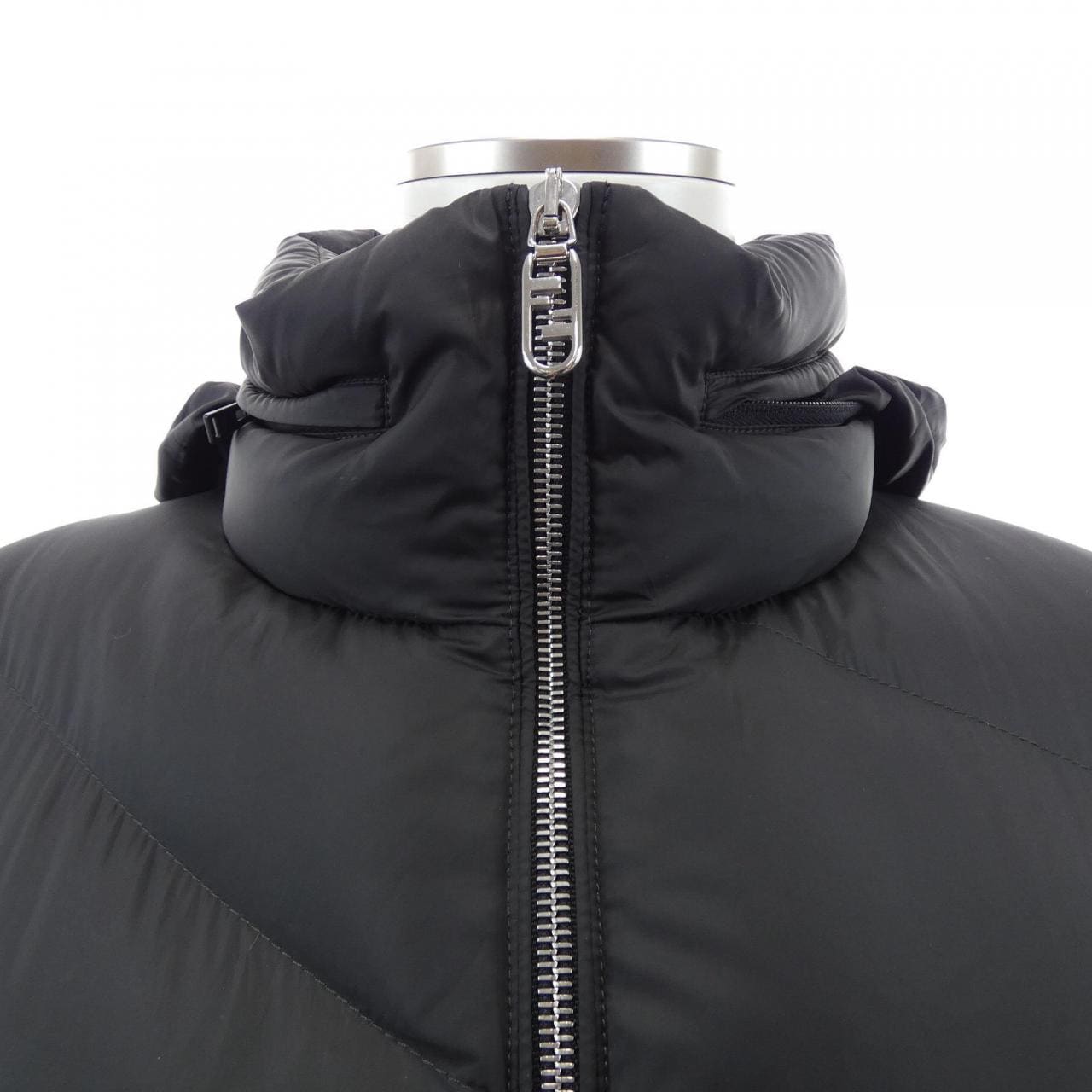 フェンディ FENDI FAA919 AQNJ ダウンジャケット