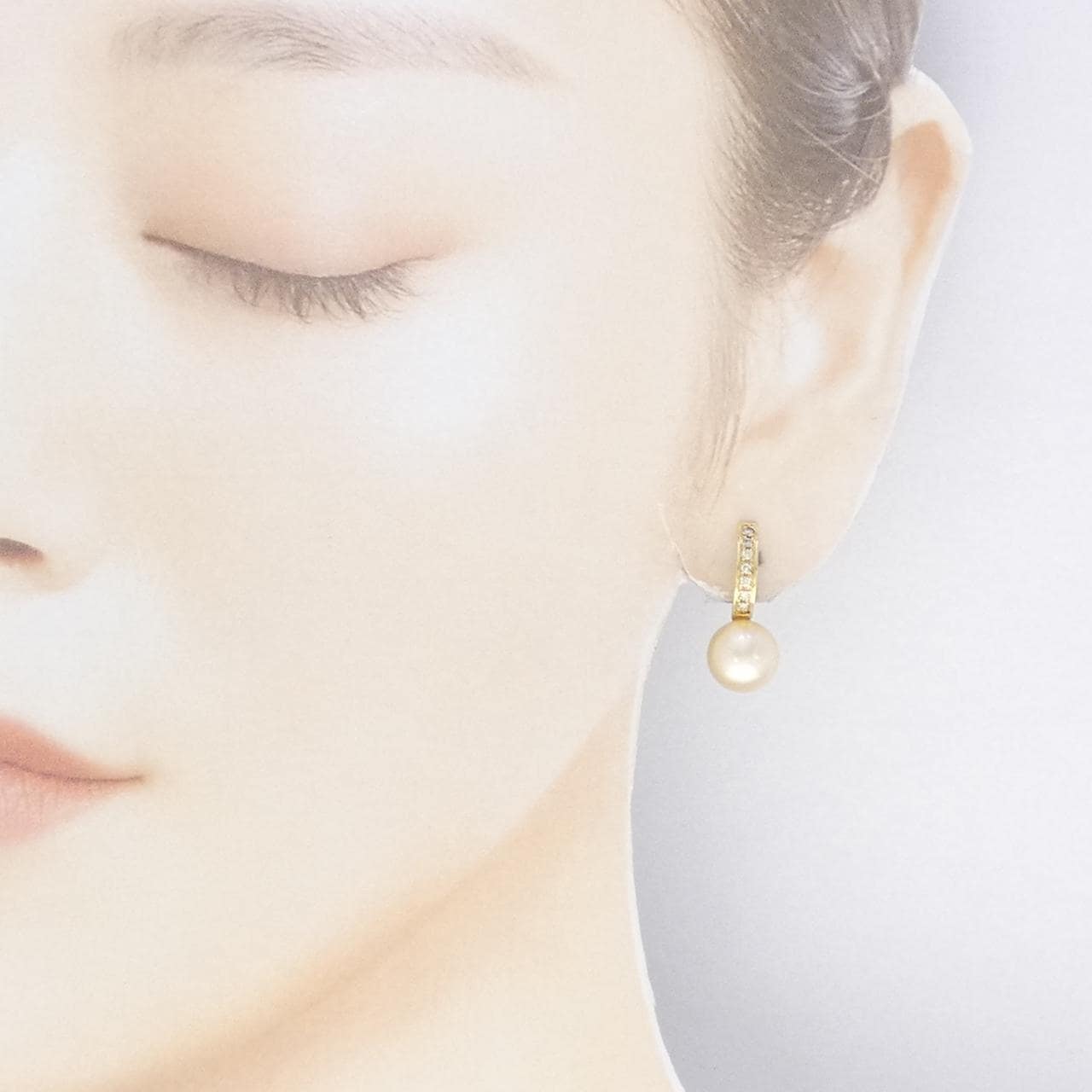 18K Yellow Gold White Butterfly Pearl Earrings 9.3mm