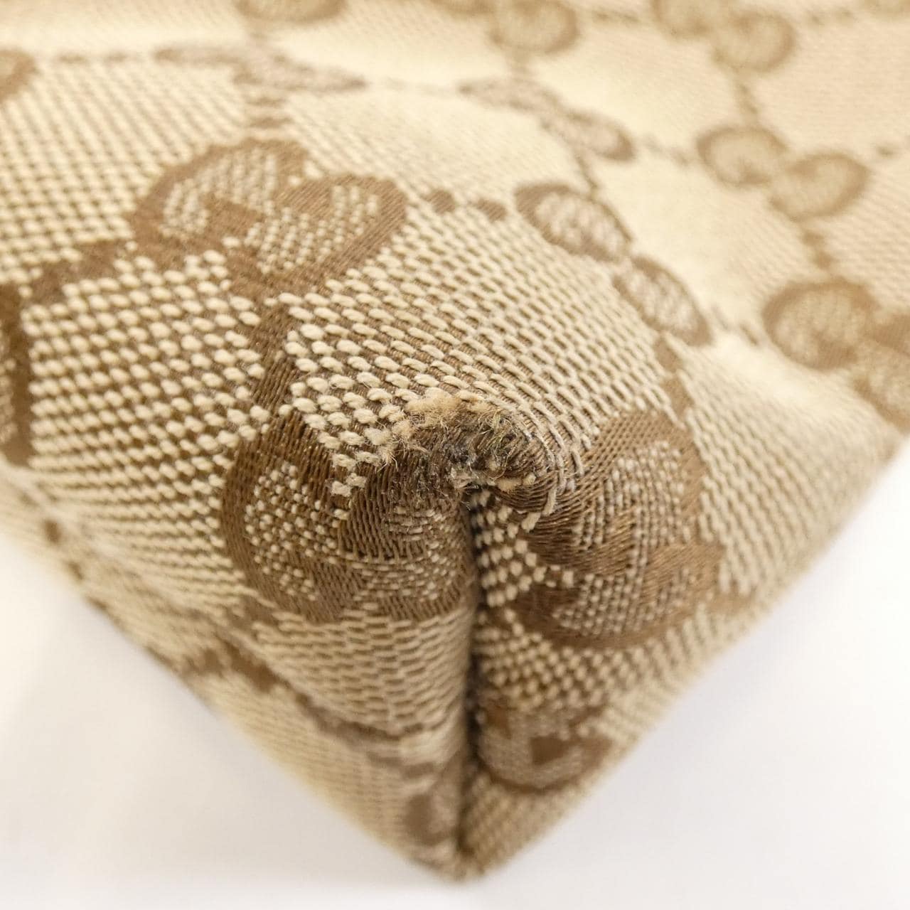 Gucci 388924 KQWFZ单肩包
