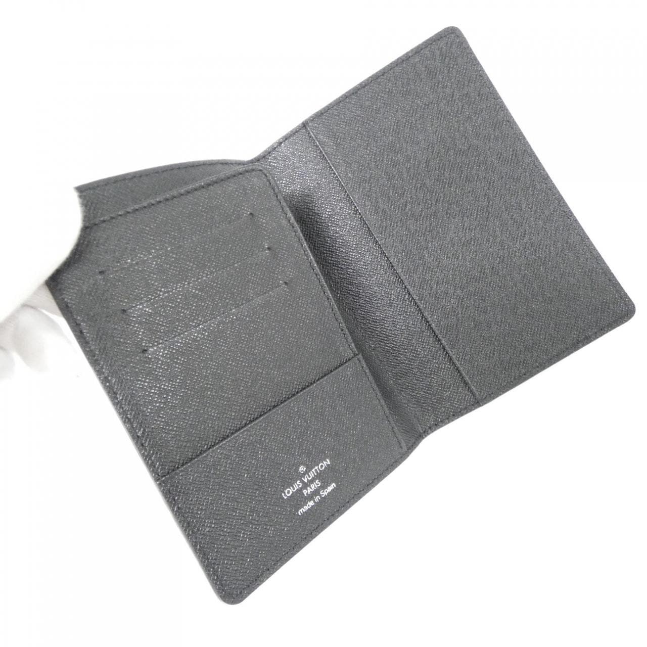 ルイヴィトン タイガ クーヴェルテュール パスポール M32646 パスポートカバー