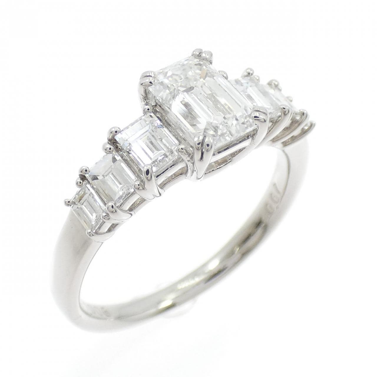 PT900 ダイヤモンド リング 1.003CT E VS2 エメラルドカット