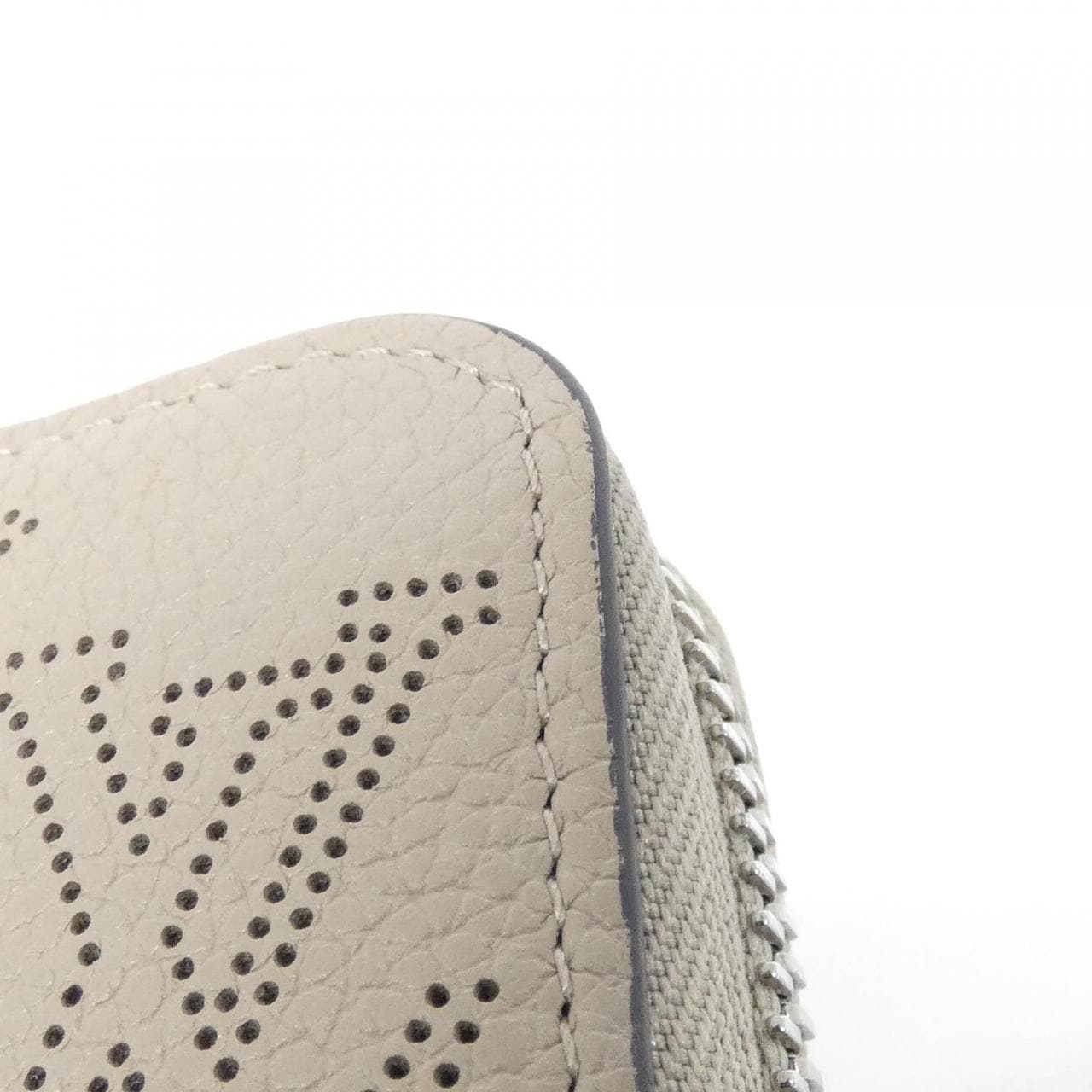 ルイヴィトン マヒナ ジッピー ウォレット M69821 財布