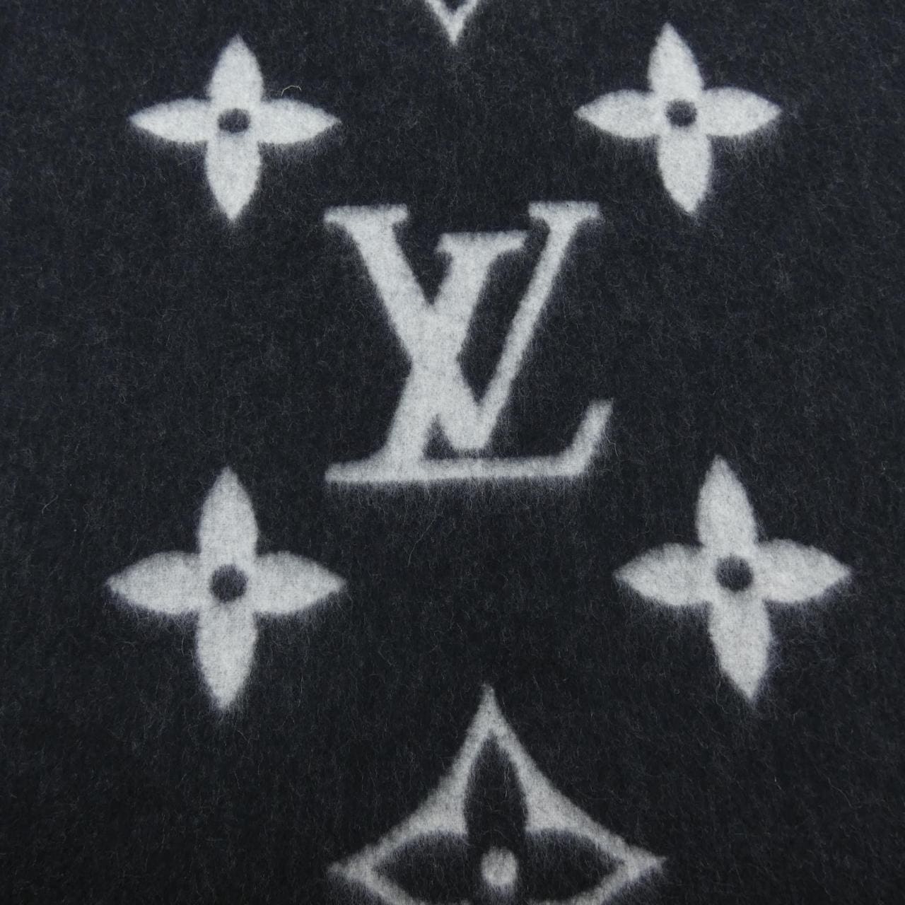 LOUIS VUITTON VUITTON MUFFLER