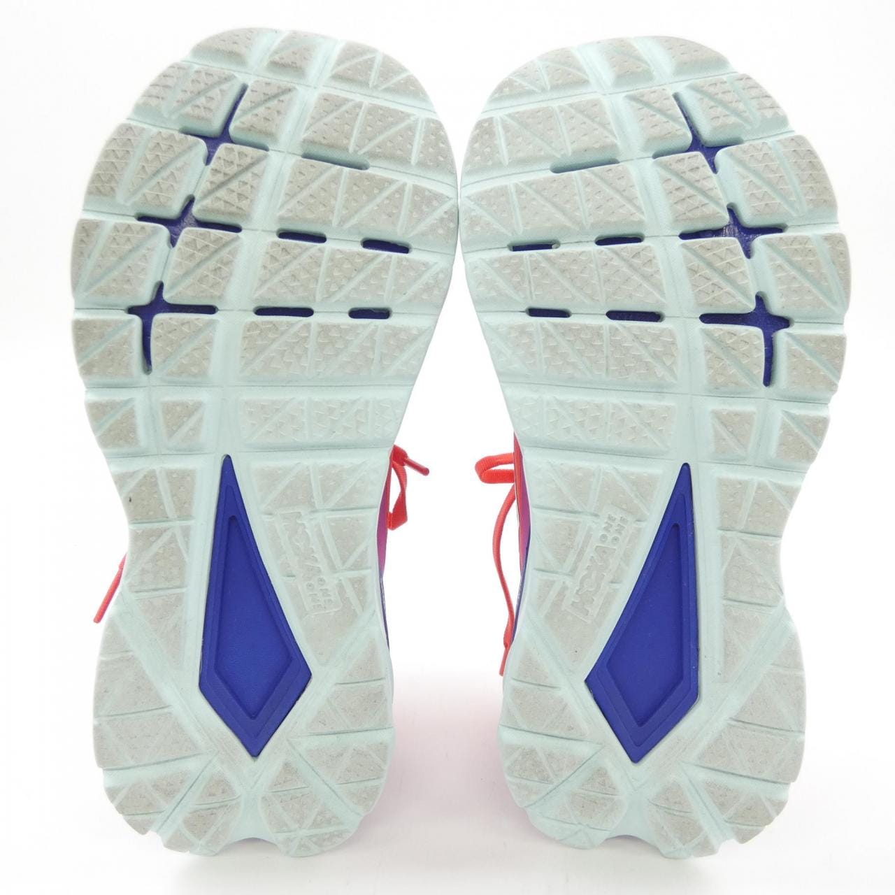 ホカオネオネ HOKA ONE ONE スニーカー