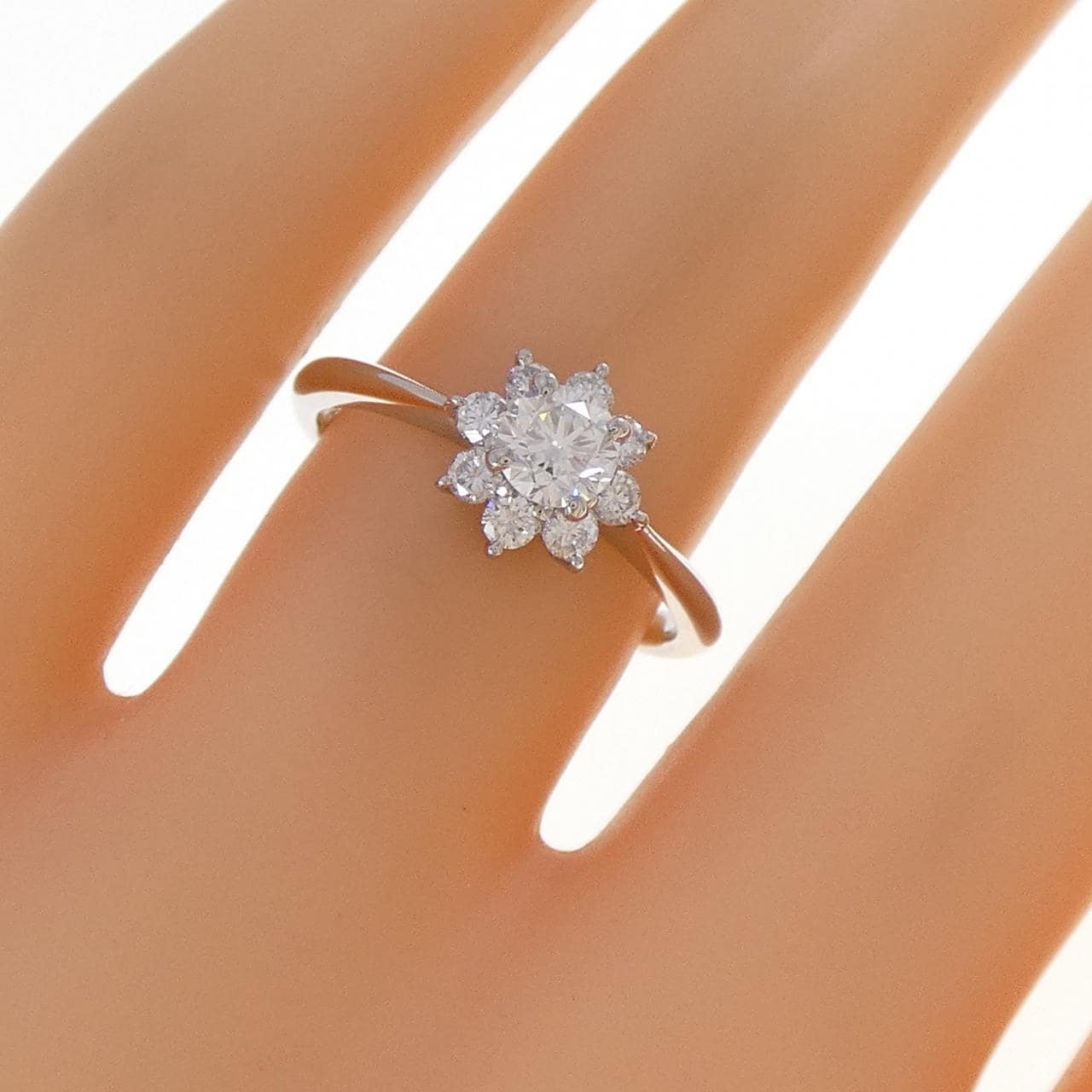 PT900 フラワー ダイヤモンド リング 0.347CT E VVS2 Good