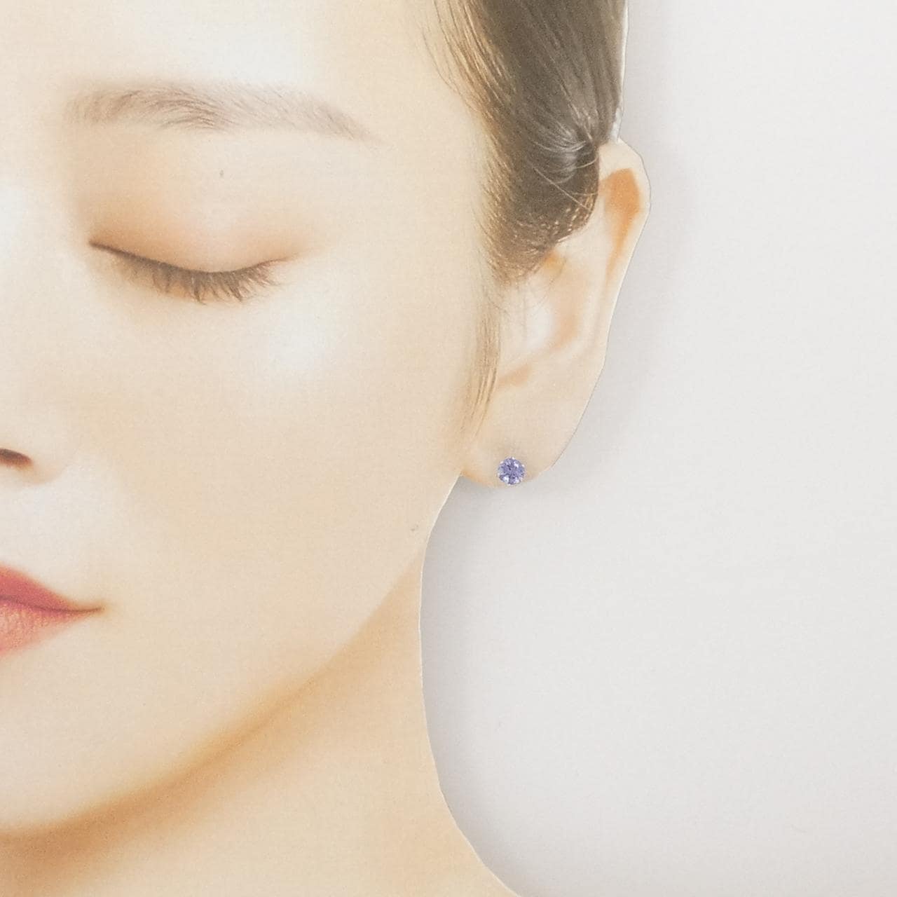 K18WG タンザナイト ピアス 1.00CT