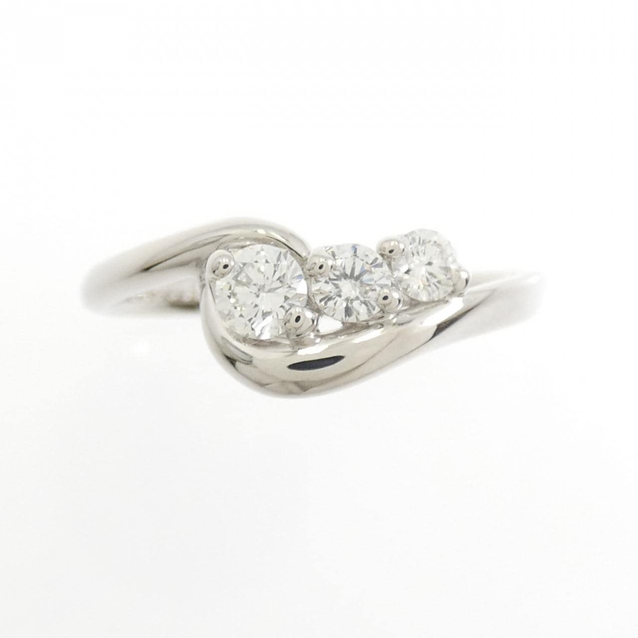 PT スリーストーン ダイヤモンド リング 0.30CT