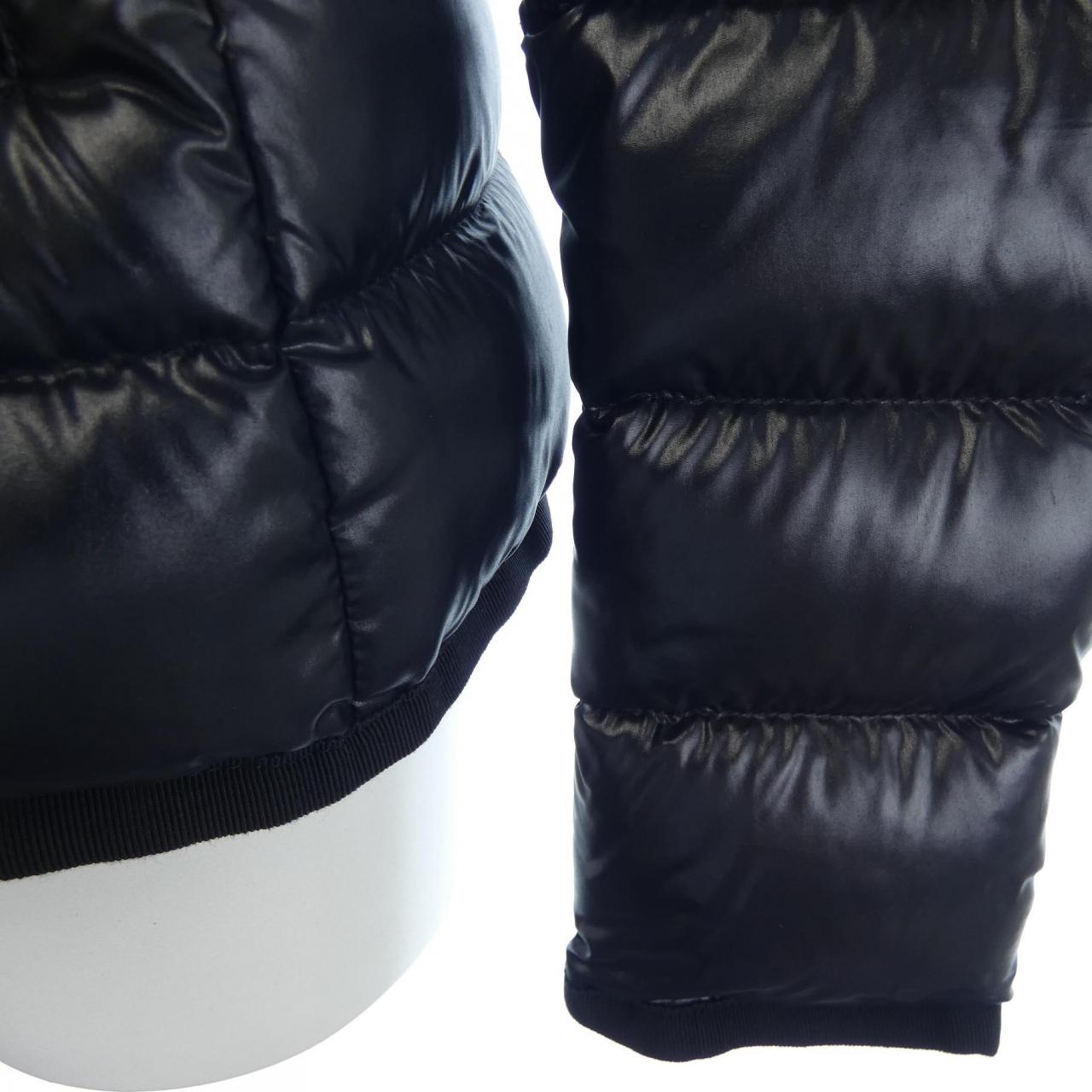 モンクレール MONCLER ダウンジャケット